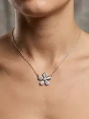 Çiçekli Taşlı Kolye 3