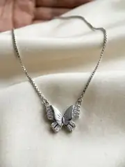 Ortası Taşsız Kelebek Kolye 2