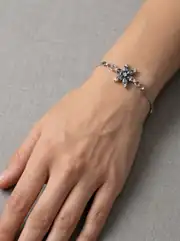Siyaha Yakın Renk Taşlı Çiçek Bileklik 2