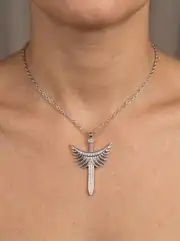 Kanat ve Kılıçlı Taşlı Kolye 2