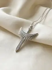 Kanat ve Kılıçlı Taşlı Kolye 3