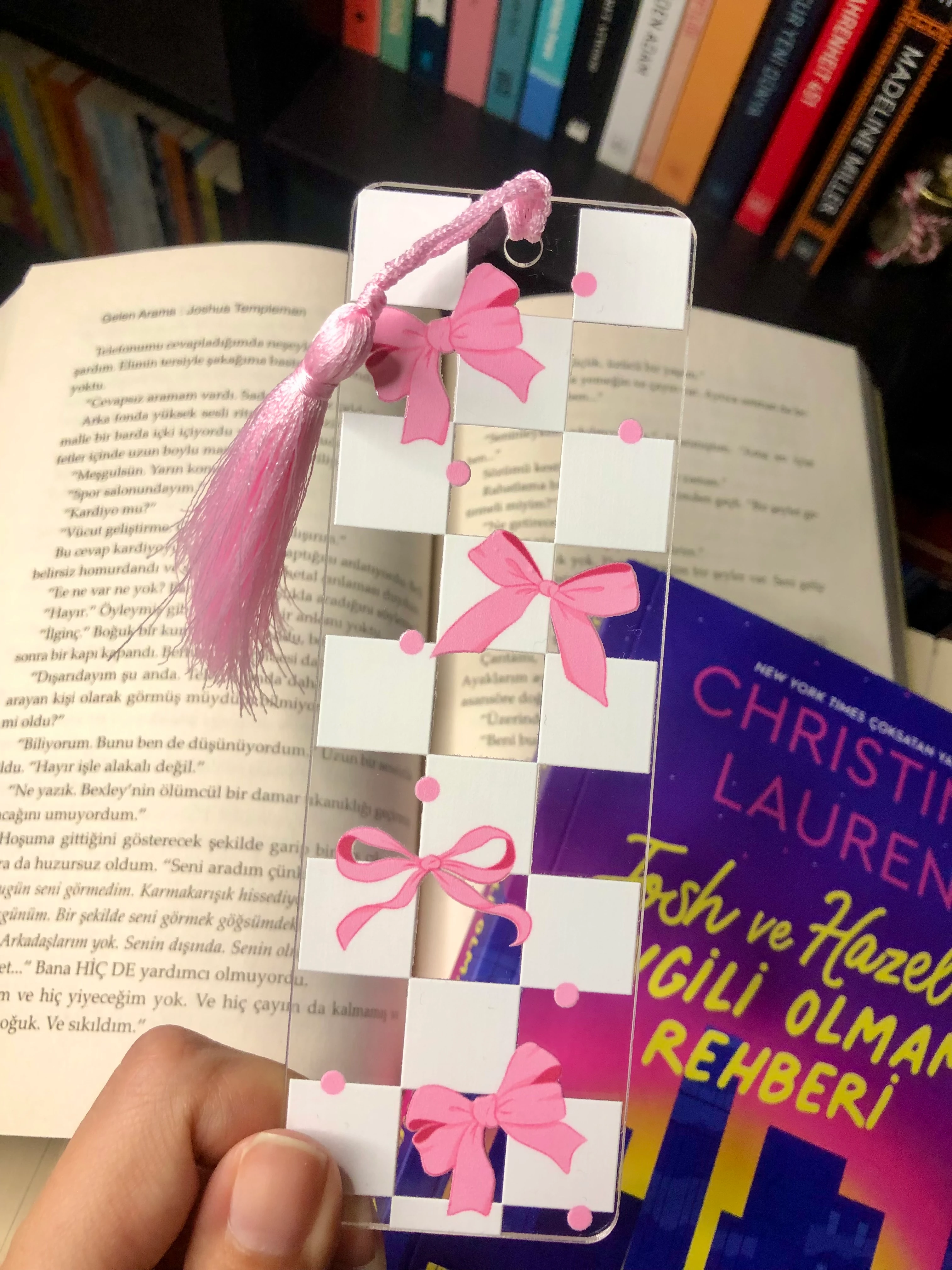 Kurdeleler Pleksi Kitap Ayracı