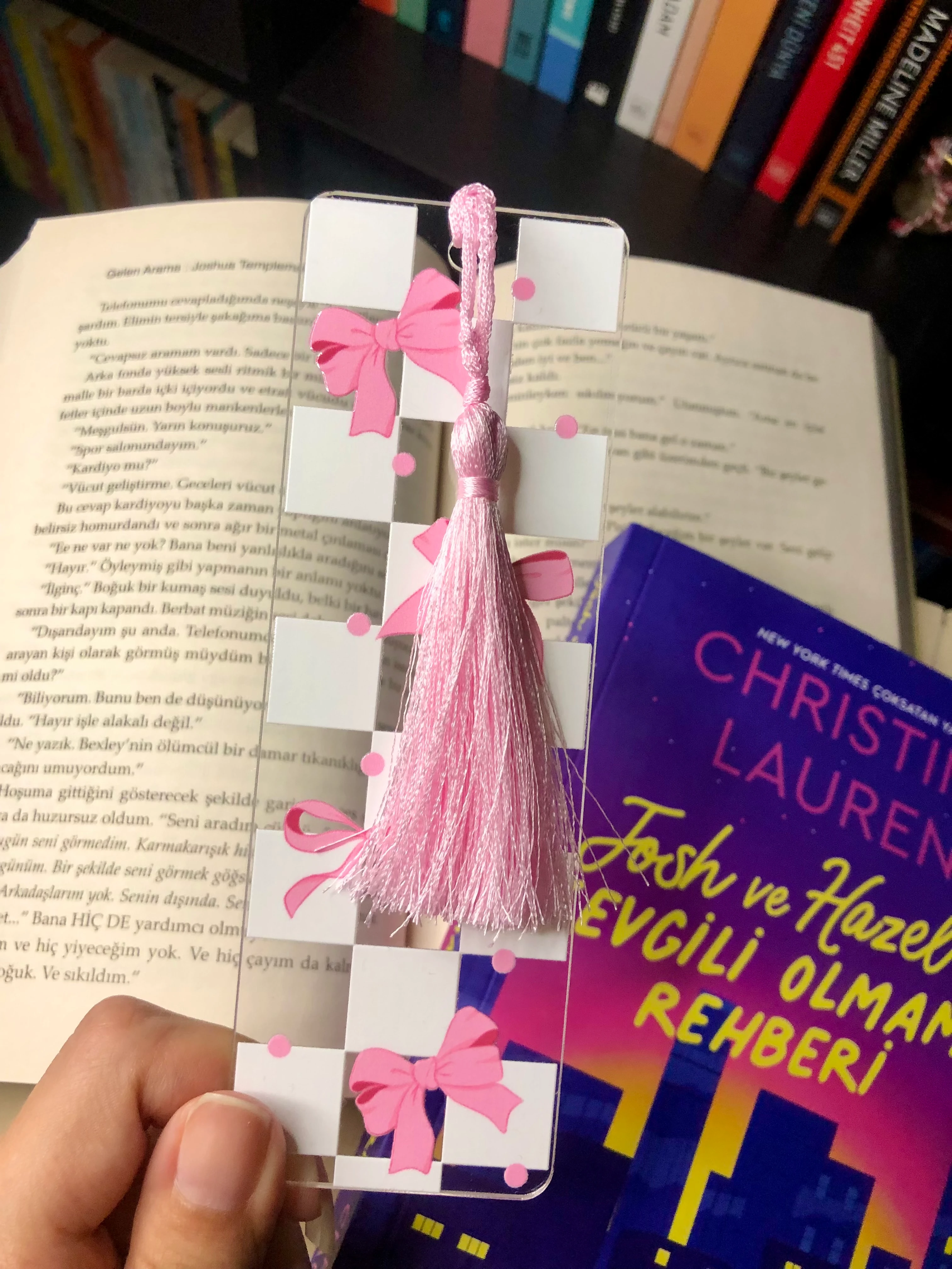 Kurdeleler Pleksi Kitap Ayracı