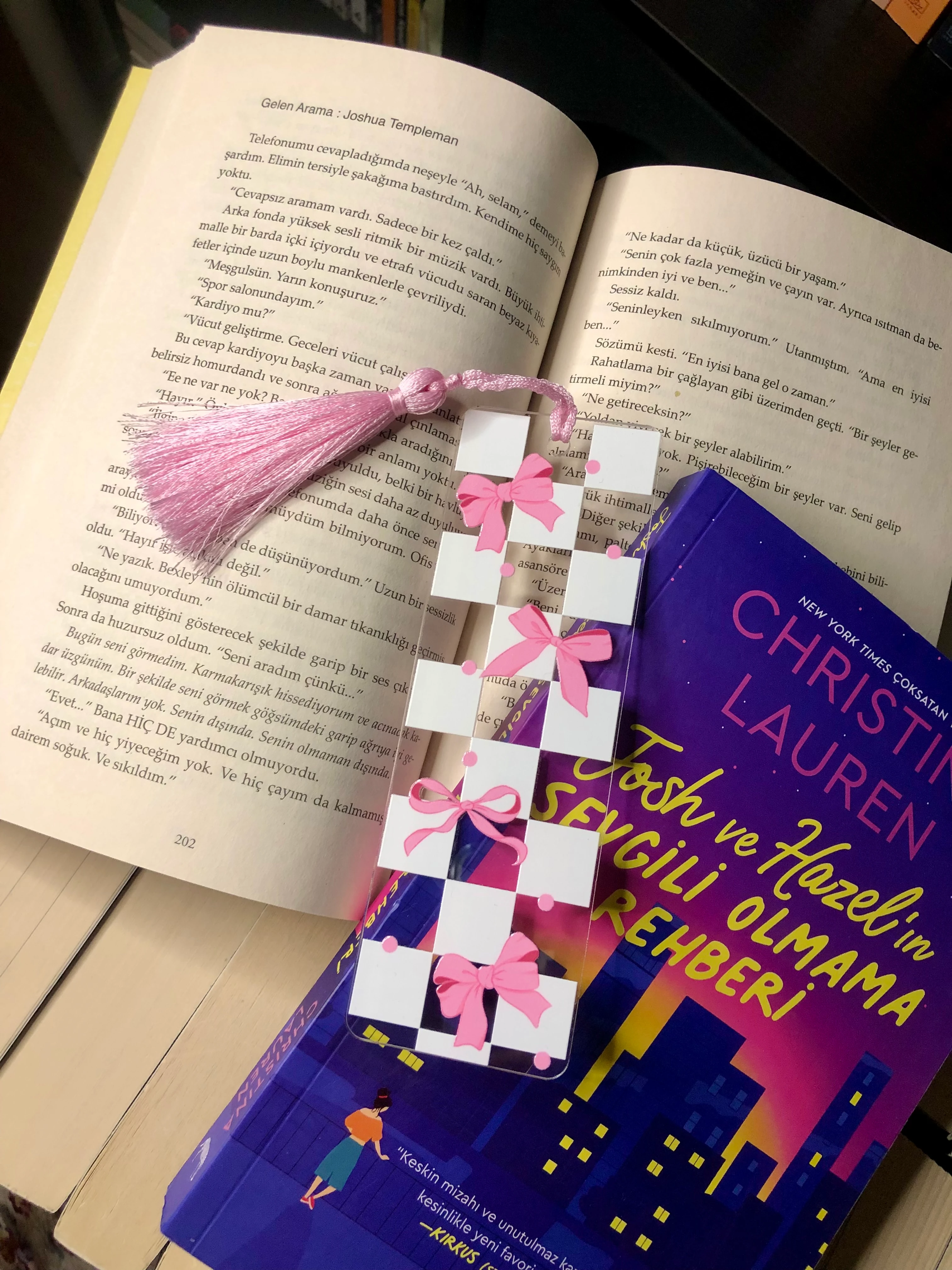 Kurdeleler Pleksi Kitap Ayracı