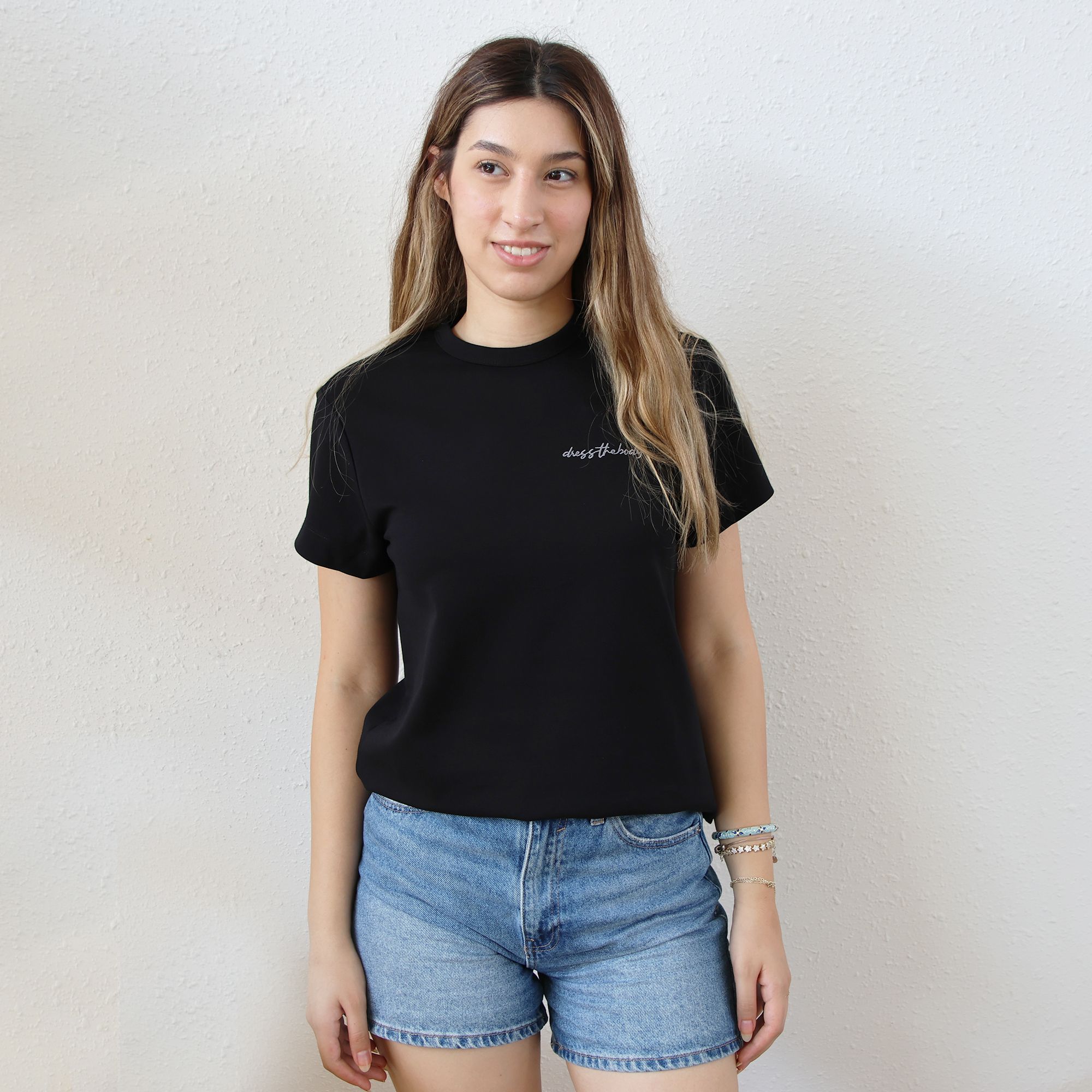 Bayan Standart Fit Nakışlı Tişört - Siyah