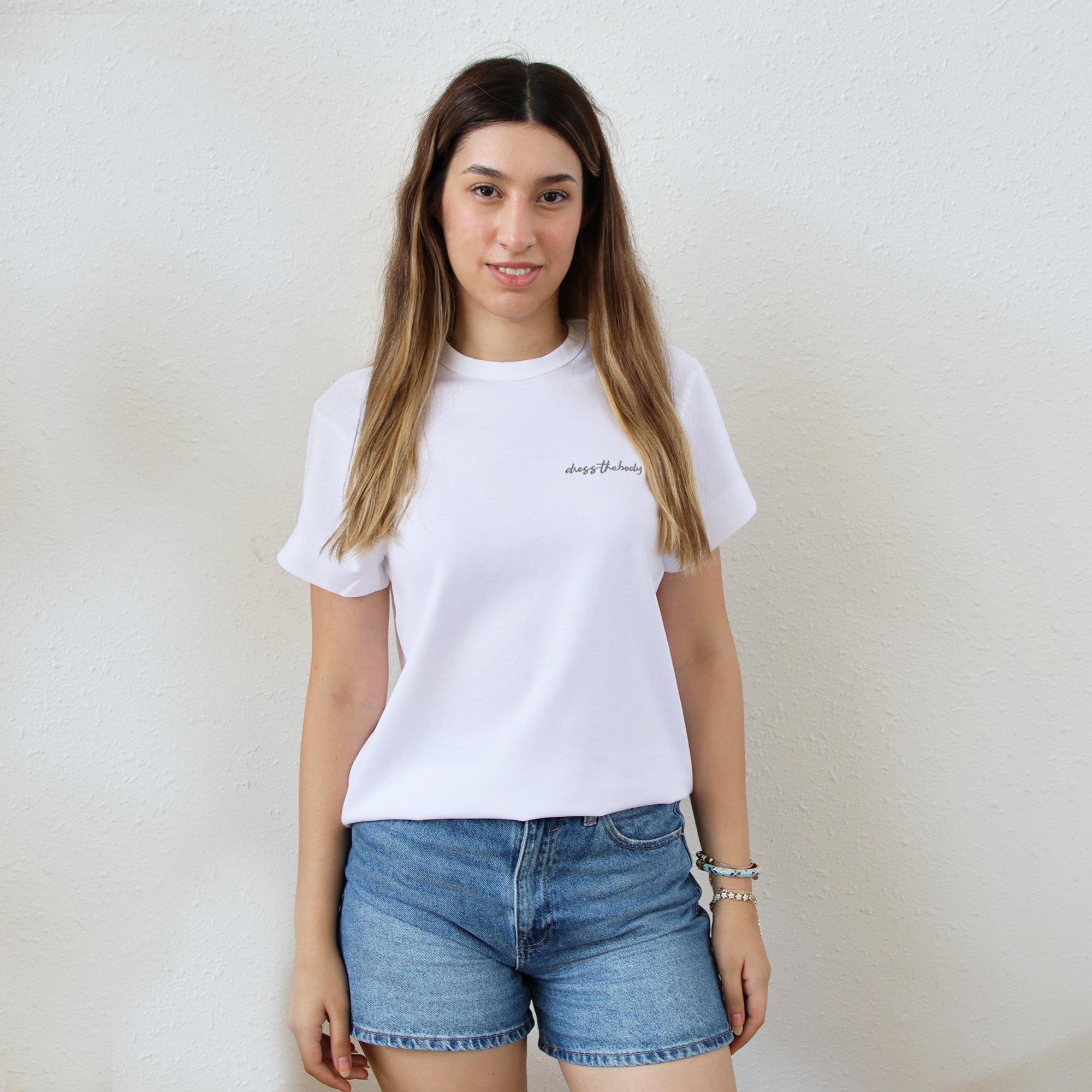 Bayan Standart Fit Nakışlı Tişört - Beyaz