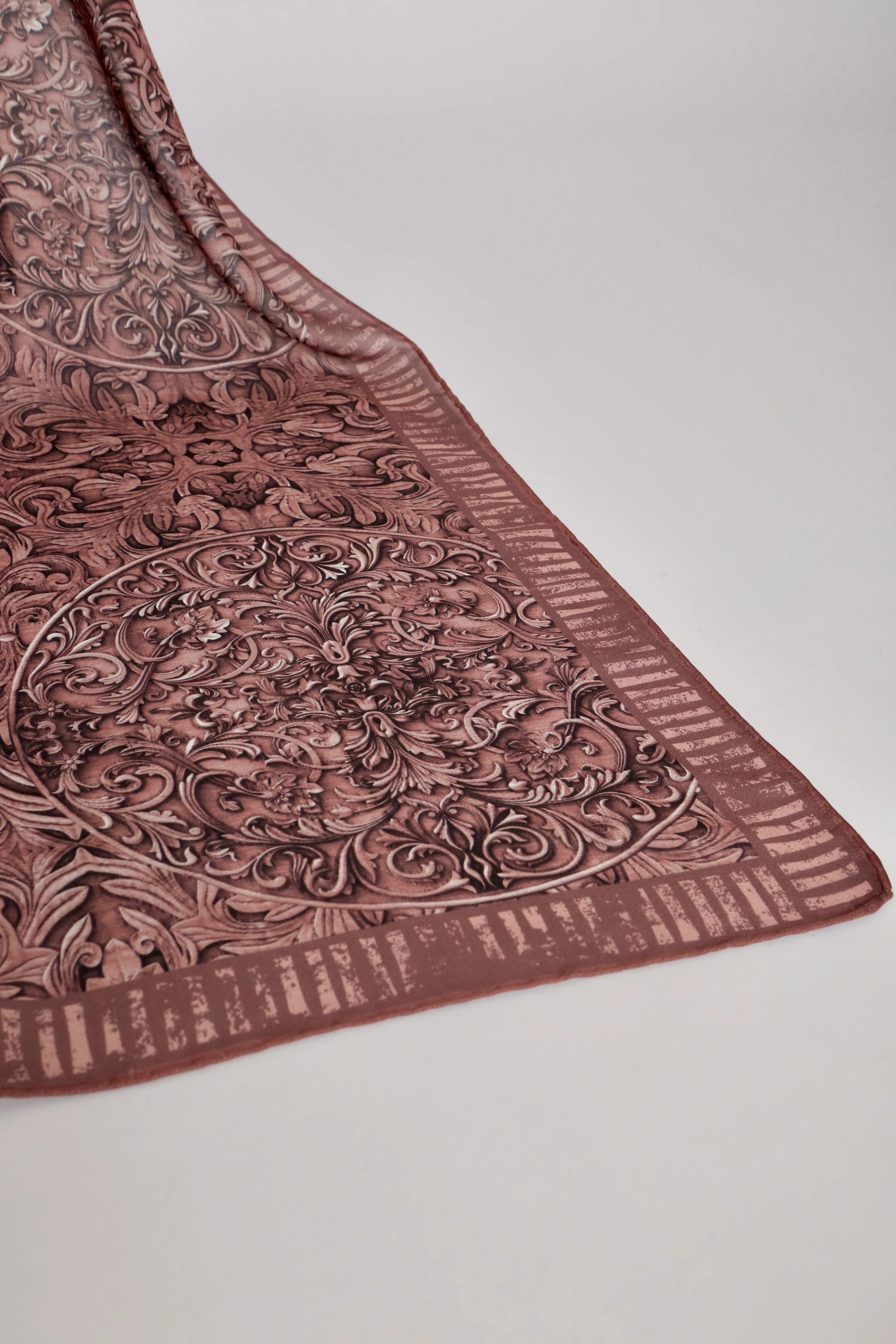 İMPERİAL DESEN RİBANA ŞAL