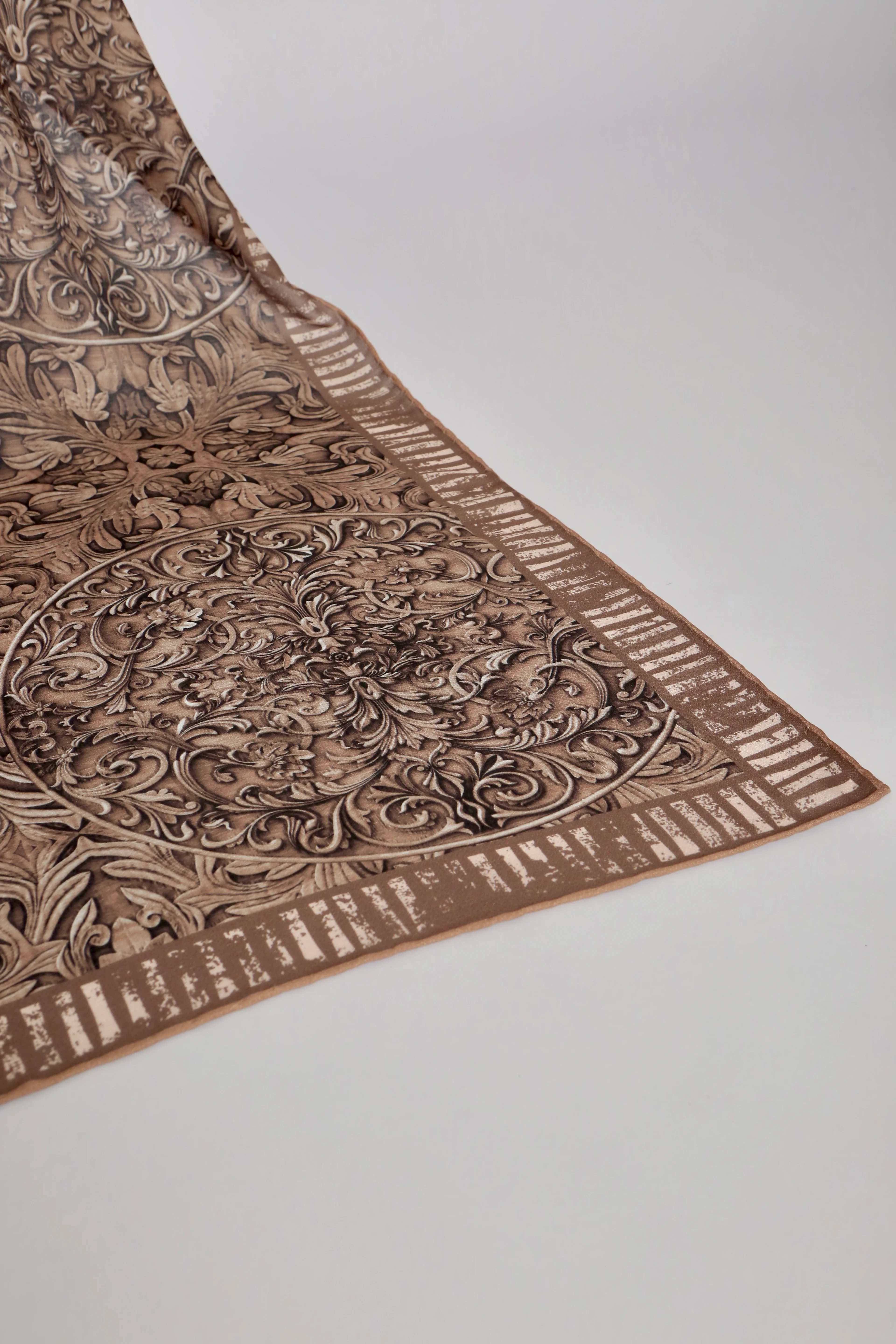 İMPERİAL DESEN RİBANA ŞAL