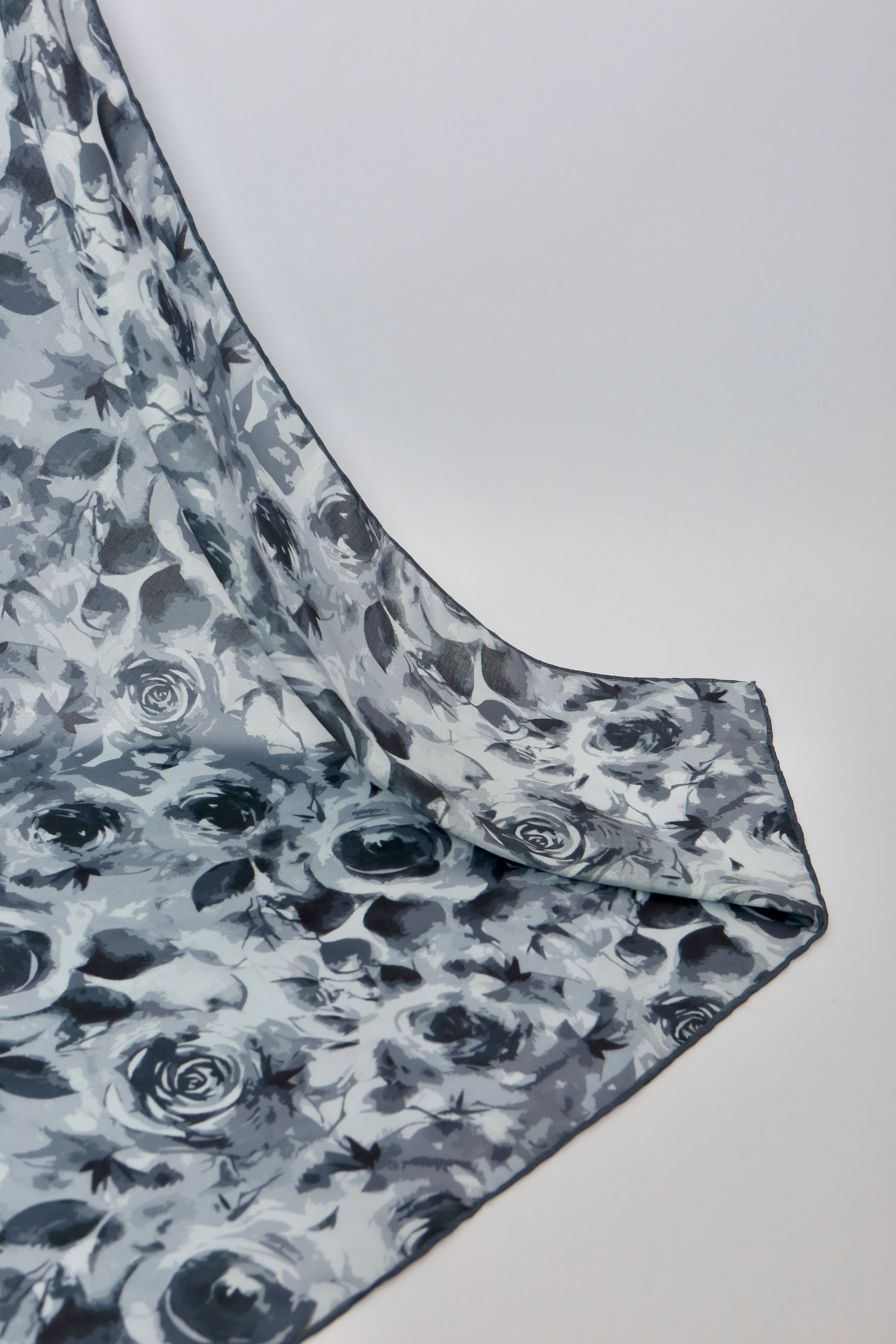 DE MORE EŞARP ROSE SERİSİ SOĞUK GRİ