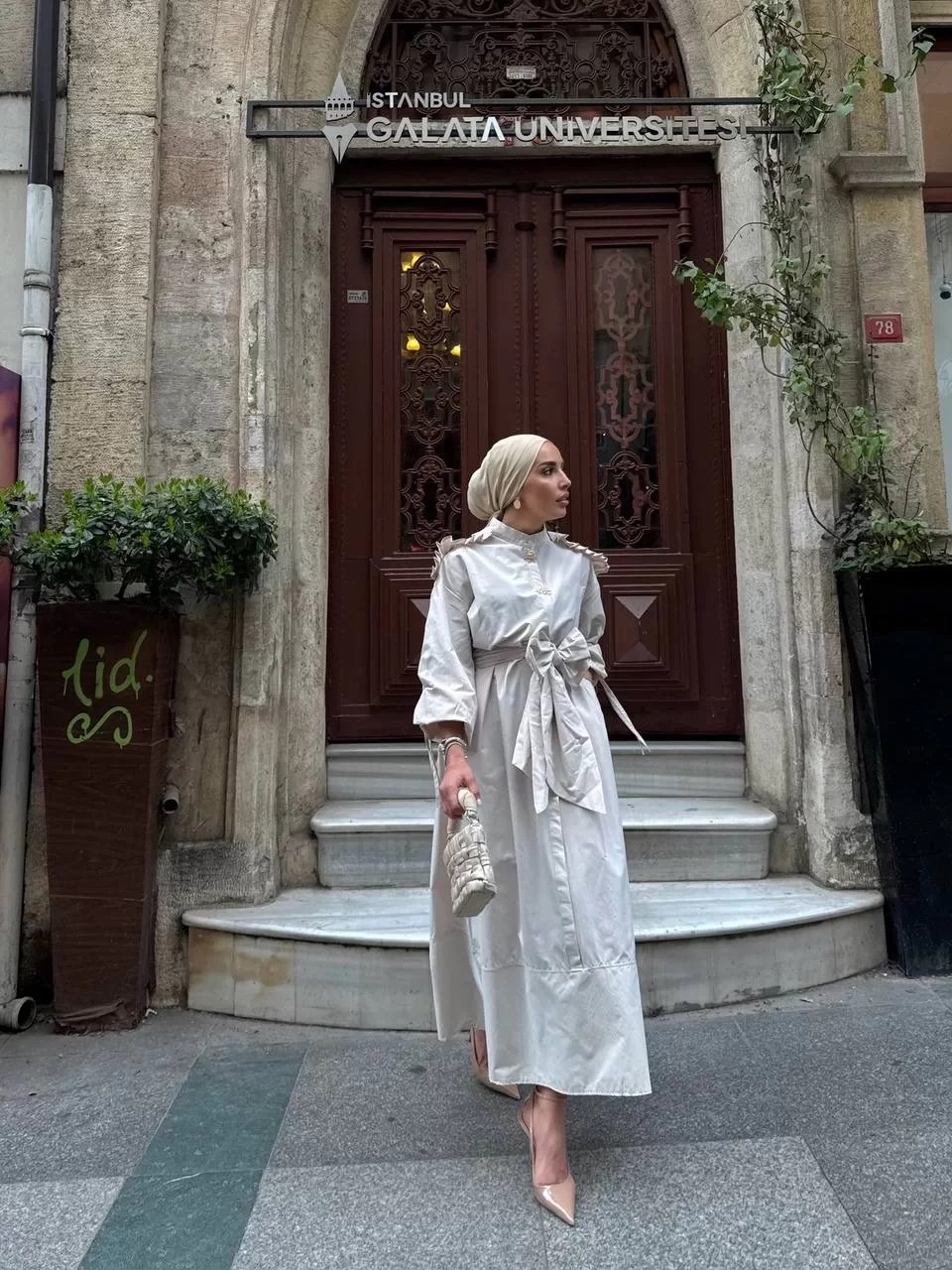 Adila Elbise  - Bej