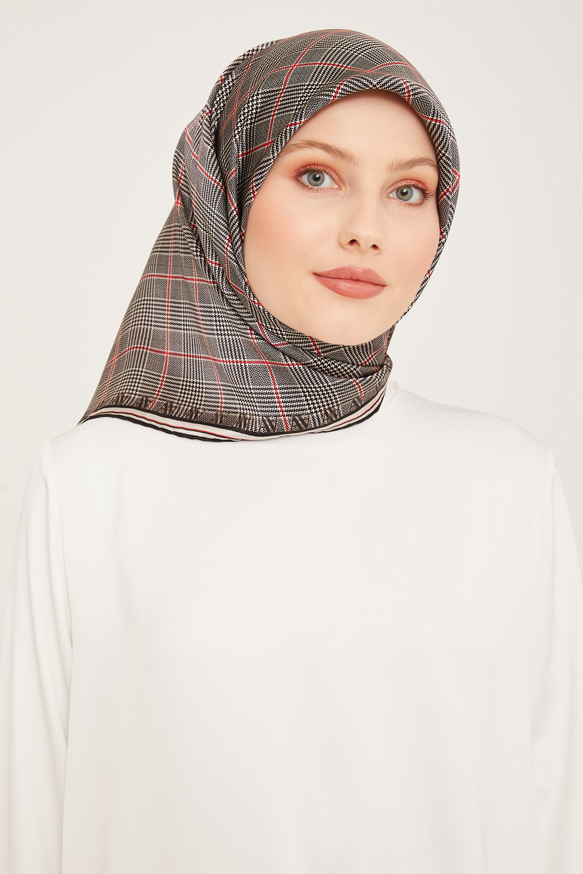 Armine Nostalji Serisi Sura İpek Eşarp 9029DS-09
