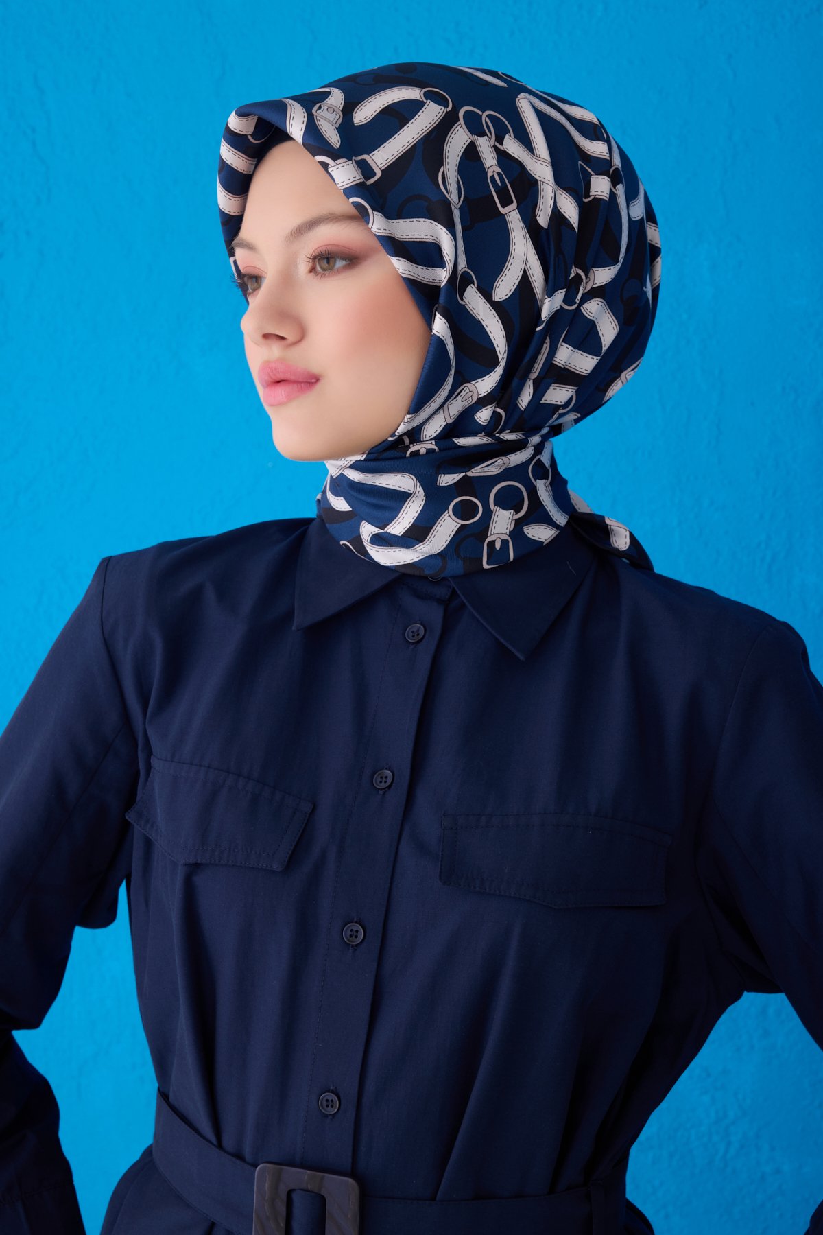Belli Twill İpek Eşarp 4125D - İNDİGO-KREM