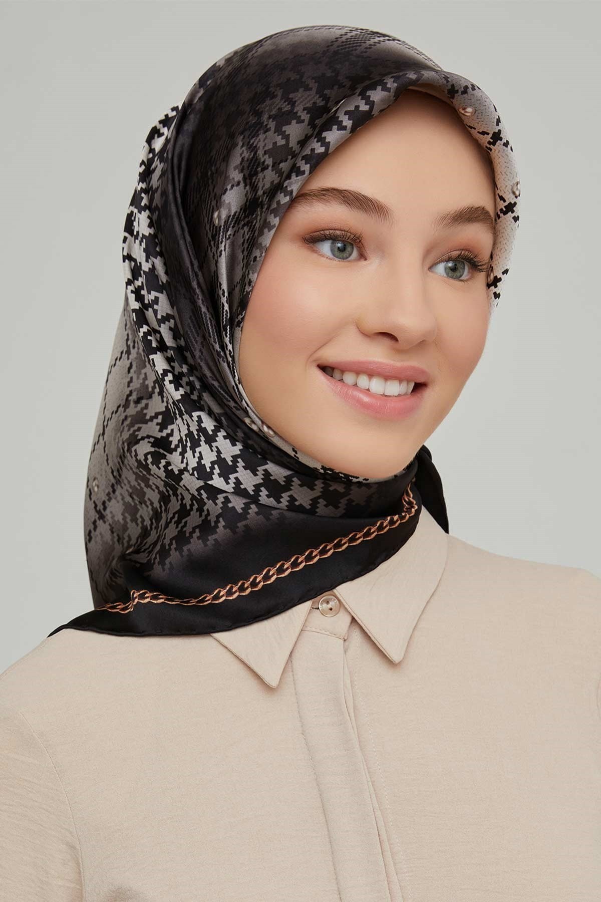 Armine Nostalji Serisi İpek Twill Eşarp 8612D-80