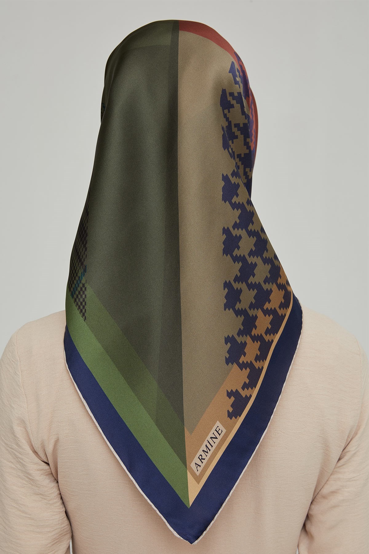 Armine Nostalji Serisi İpek Twill Eşarp 8620D-39