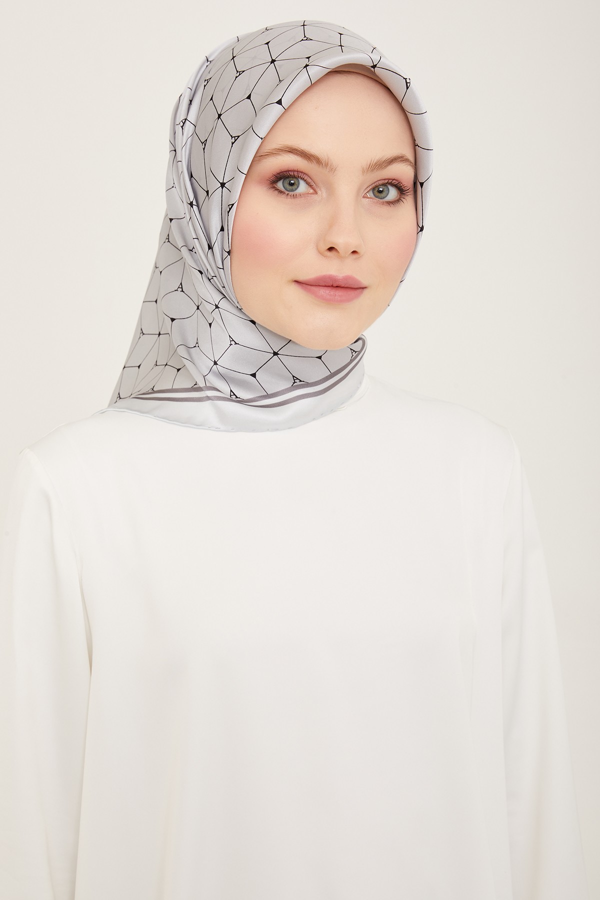 Armine Nostalji Serisi İpek Sura Eşarp 9166DS-02