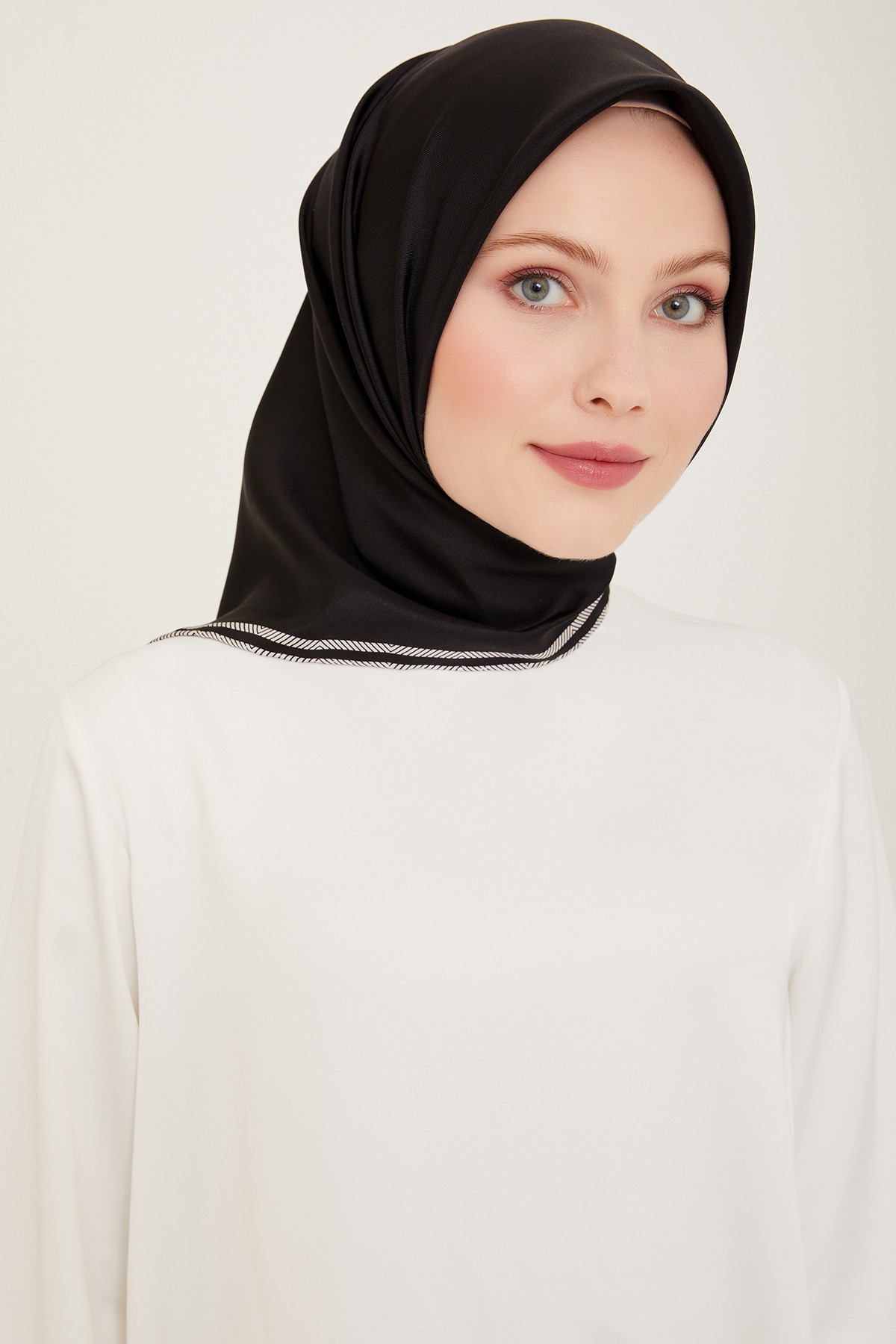 Belli Twill İpek Eşarp 4009D - Siyah-11