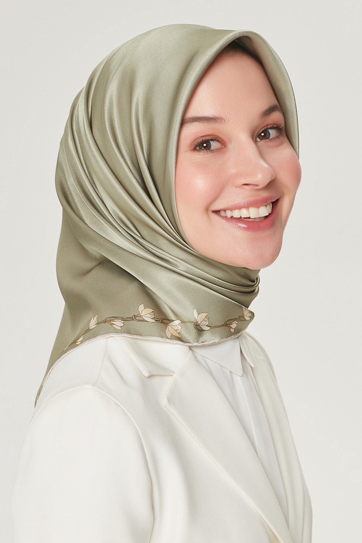 Armine Nostalji Serisi İpek Twill Eşarp 8553D-87