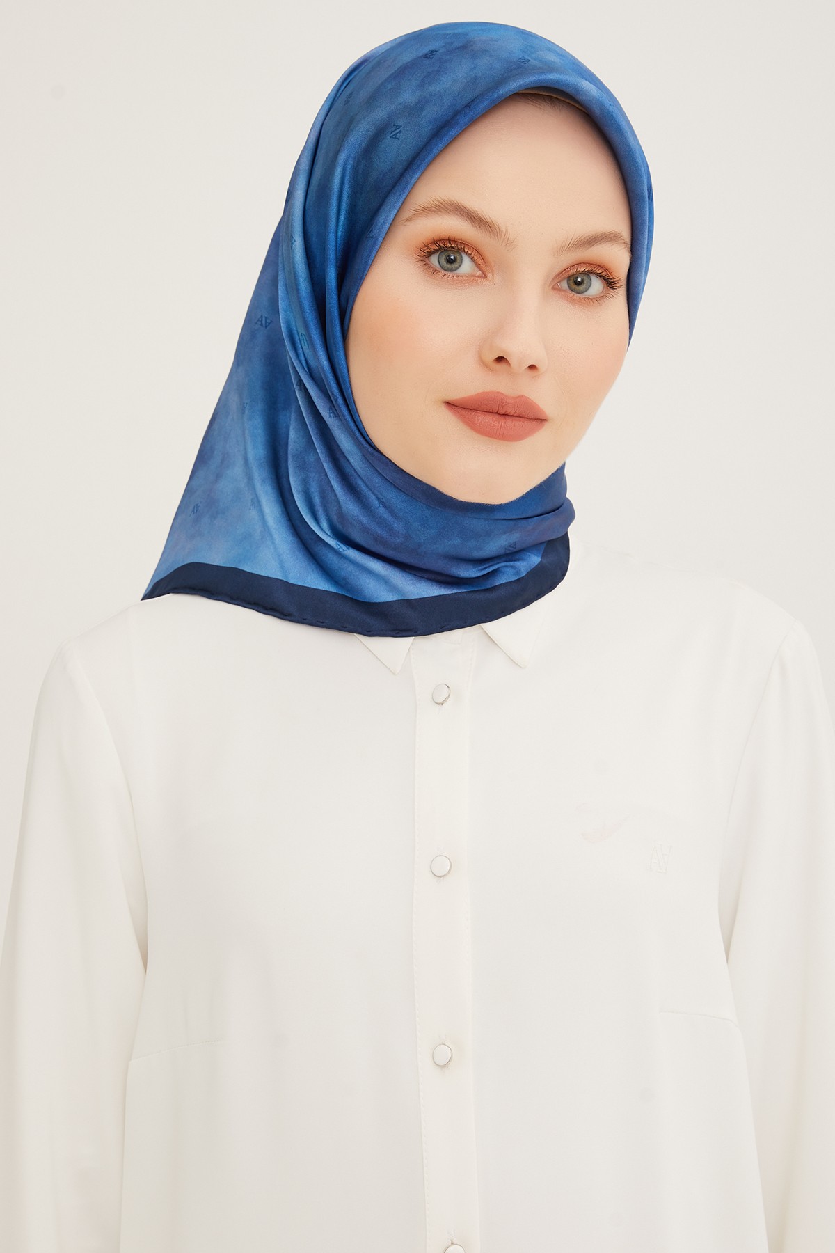 Armine Nostalji Serisi Twill İpek Eşarp 8933D-34 - Lacivert-Gece Mavisi-34