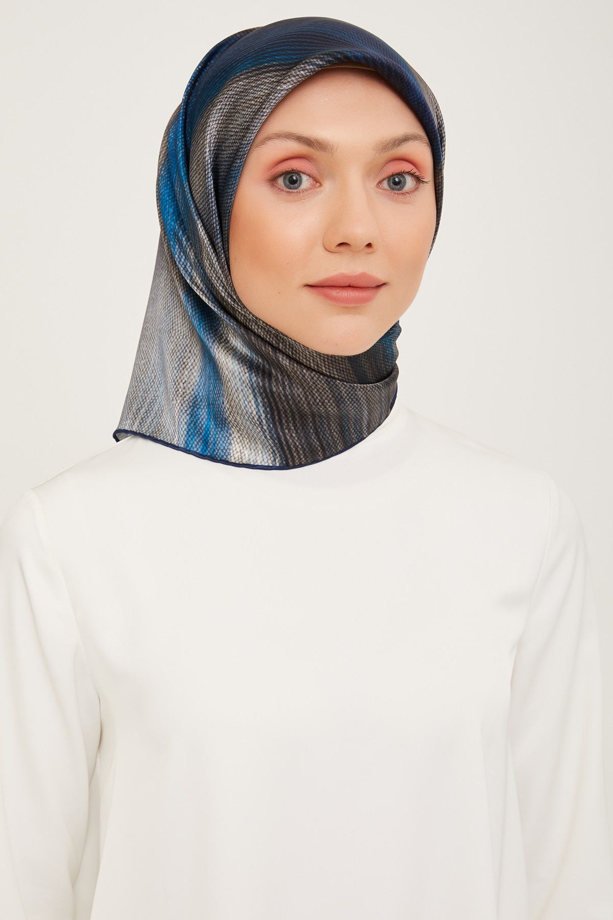 Armine Nostalji Serisi Twill İpek Eşarp 9017D-05