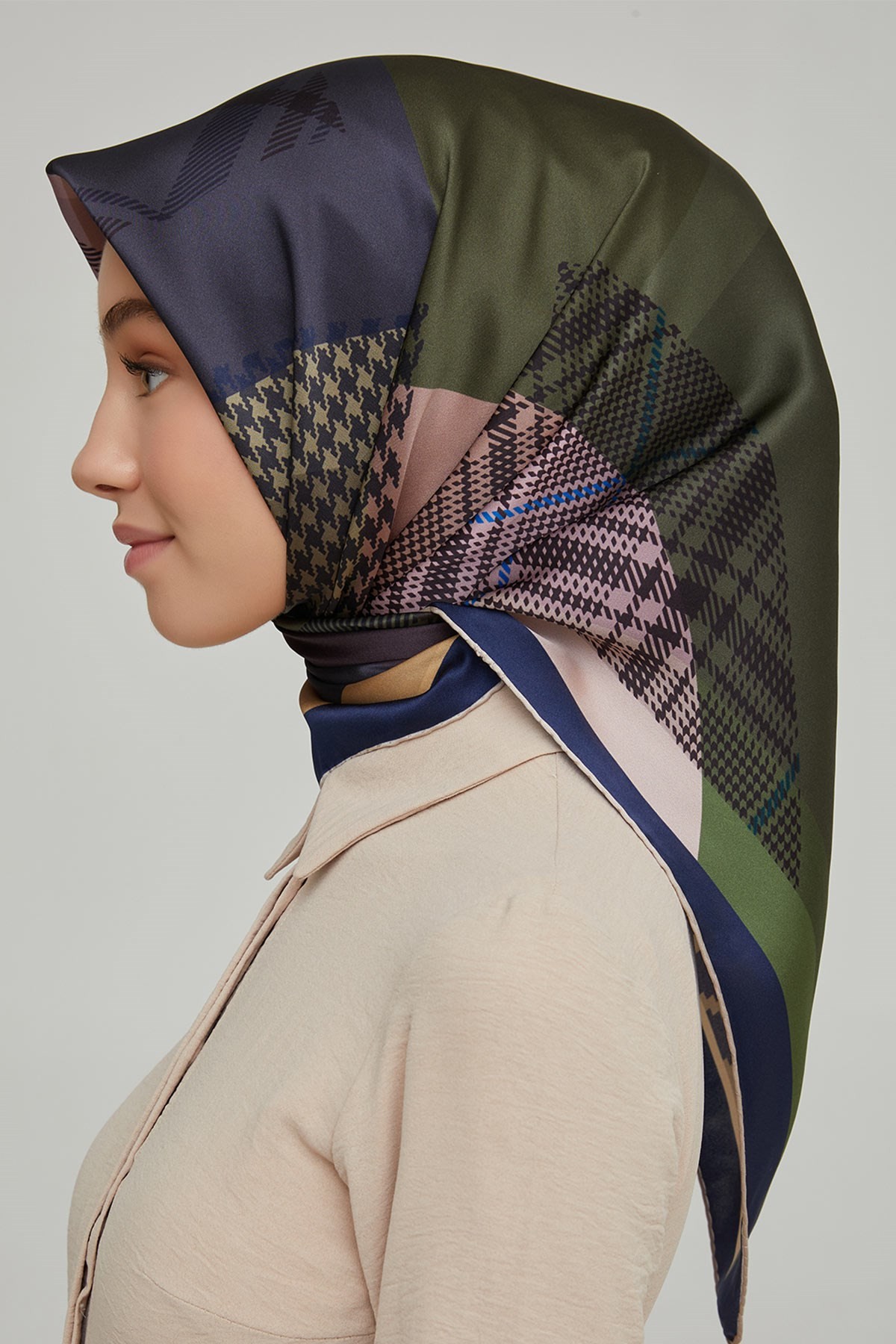 Armine Nostalji Serisi İpek Twill Eşarp 8620D-39