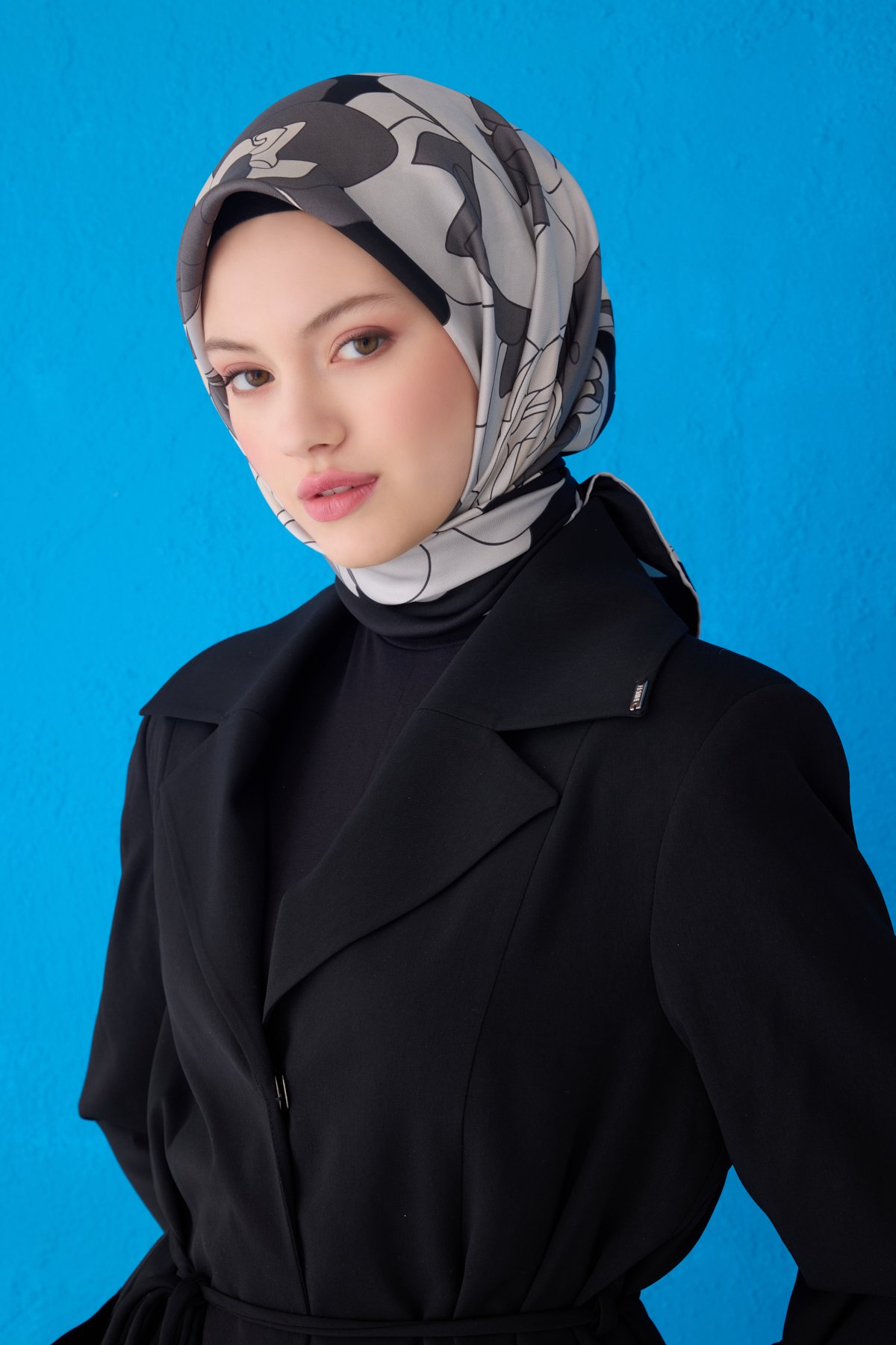 Belli Twill İpek Eşarp 4127D - SİYAH-ÇOK RENKLİ