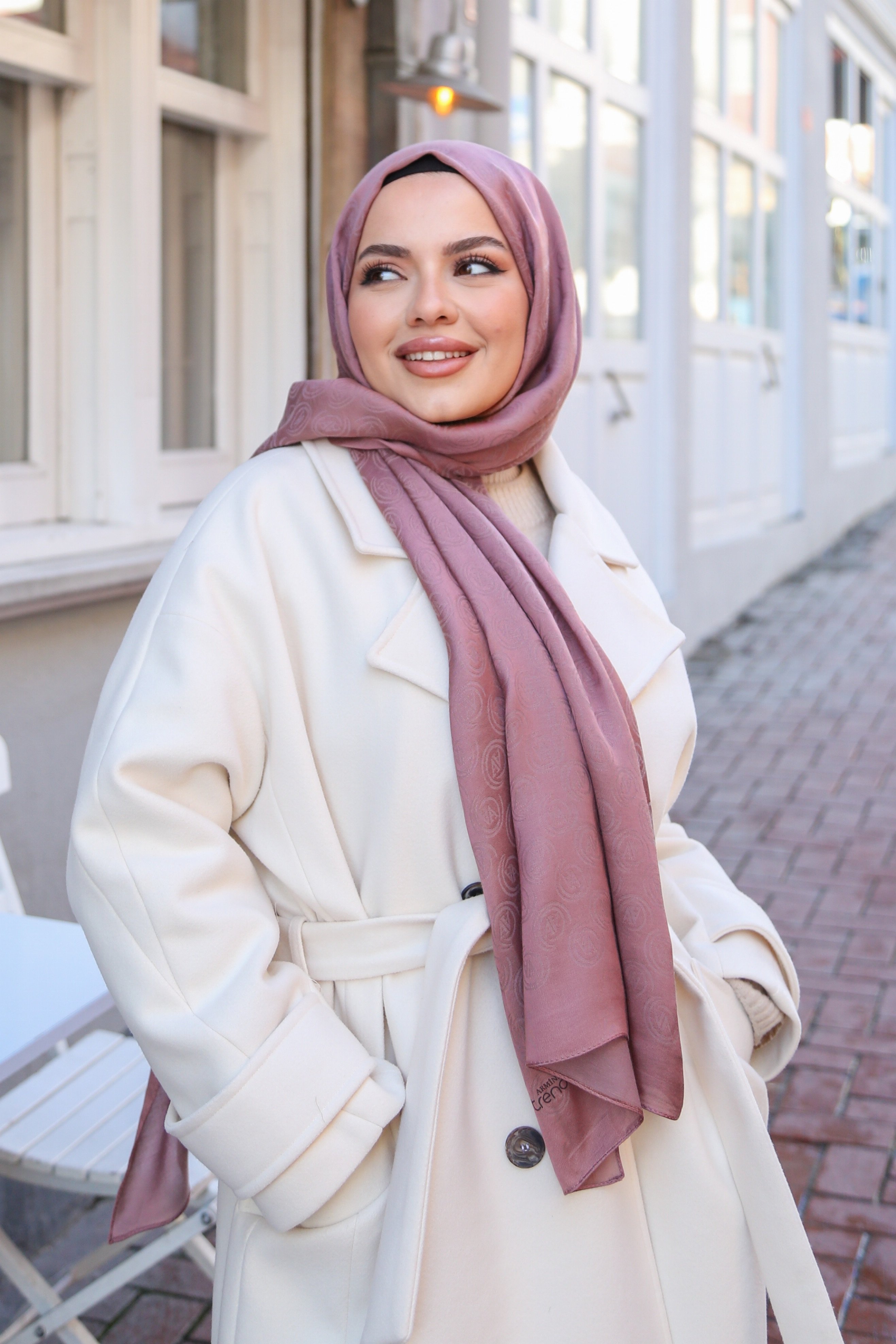 Gül Kurusu - 247310 - Lyon 2
