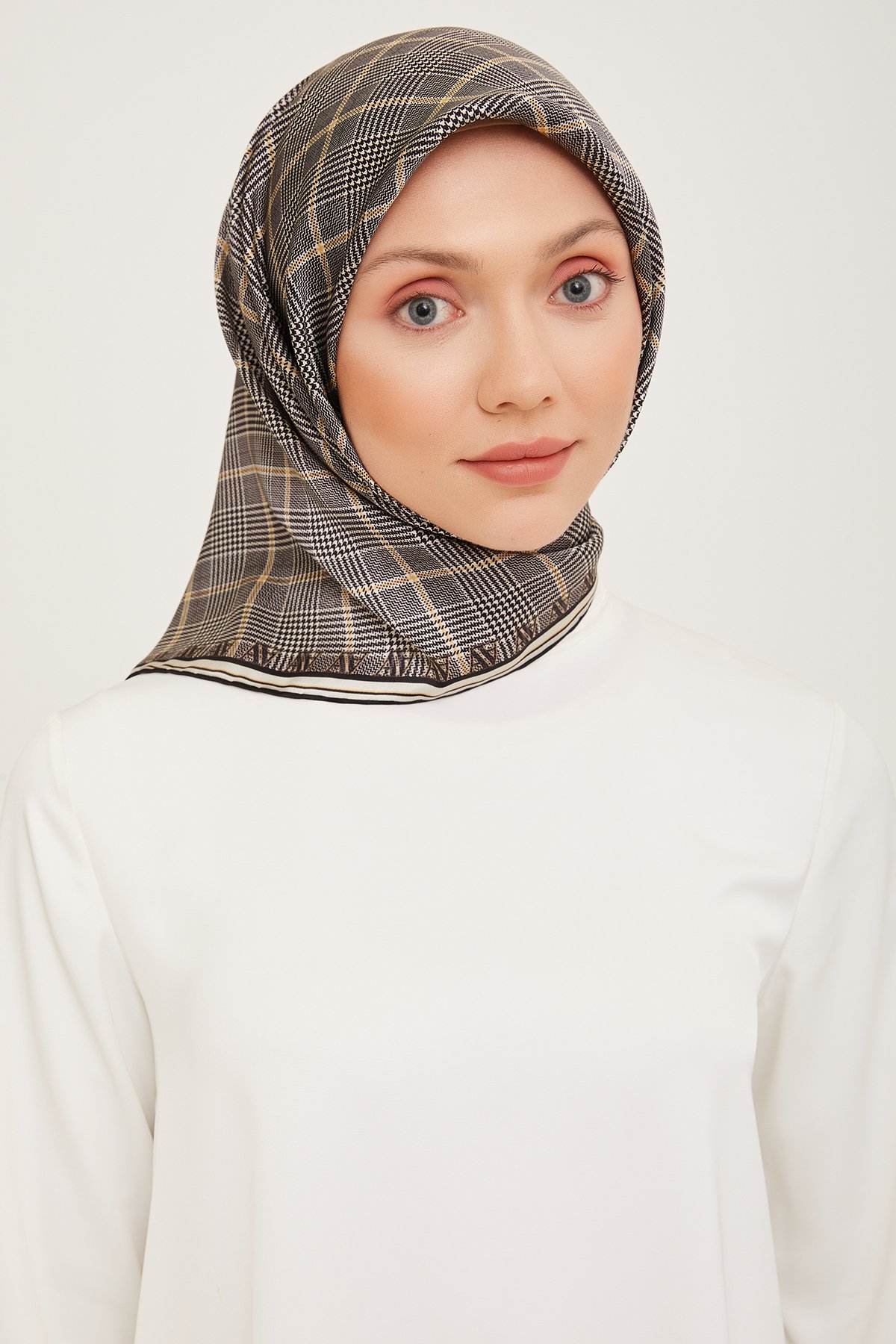 Armine Nostalji Serisi Twill İpek Eşarp 9029D-02
