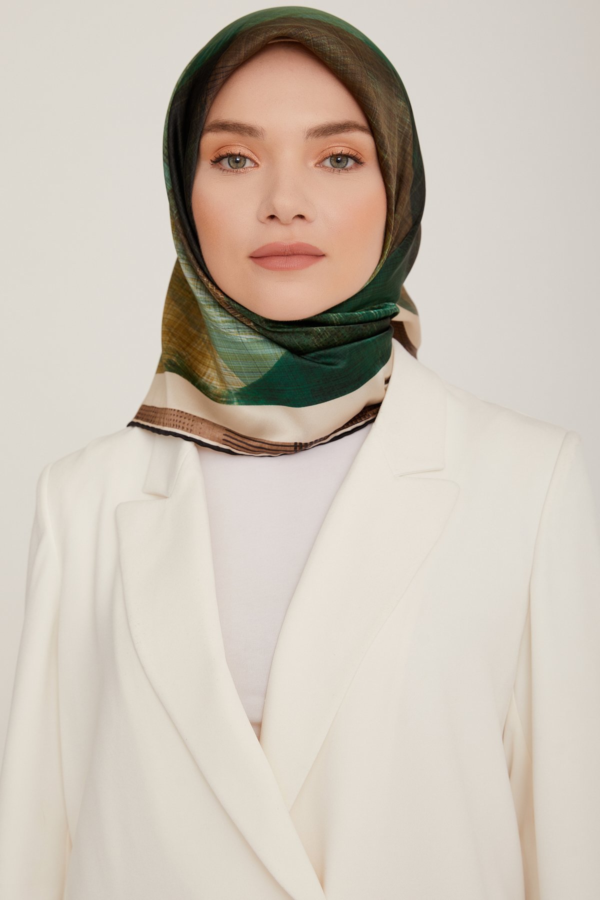 Armine Nostalji Serisi İpek Twill Eşarp 8830D-31