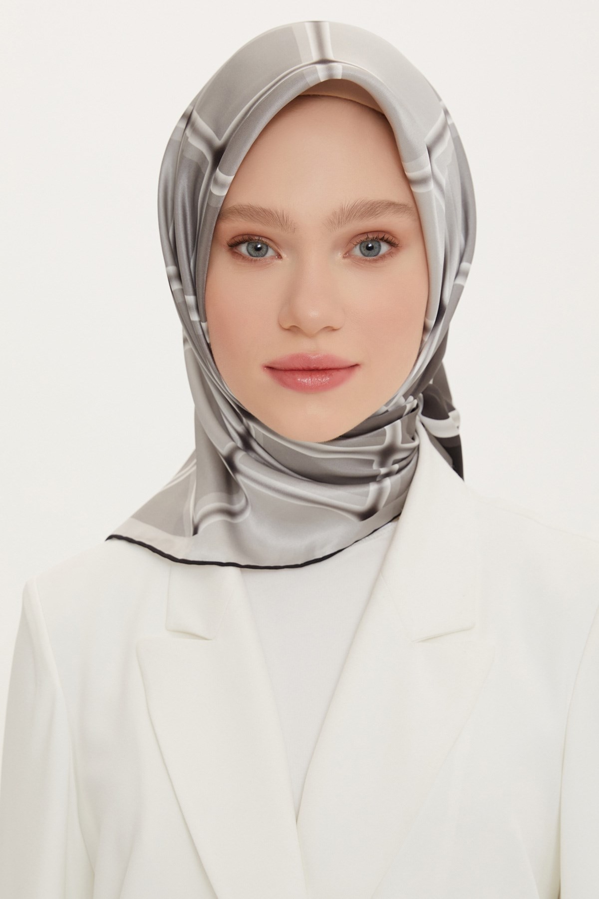 Armine Yeni Sezon 2022 İlkbahar Yaz Serisi %100 İPEK Twill Eşarp Modelleri Tesettür Nağme Ürünü 8738D-32