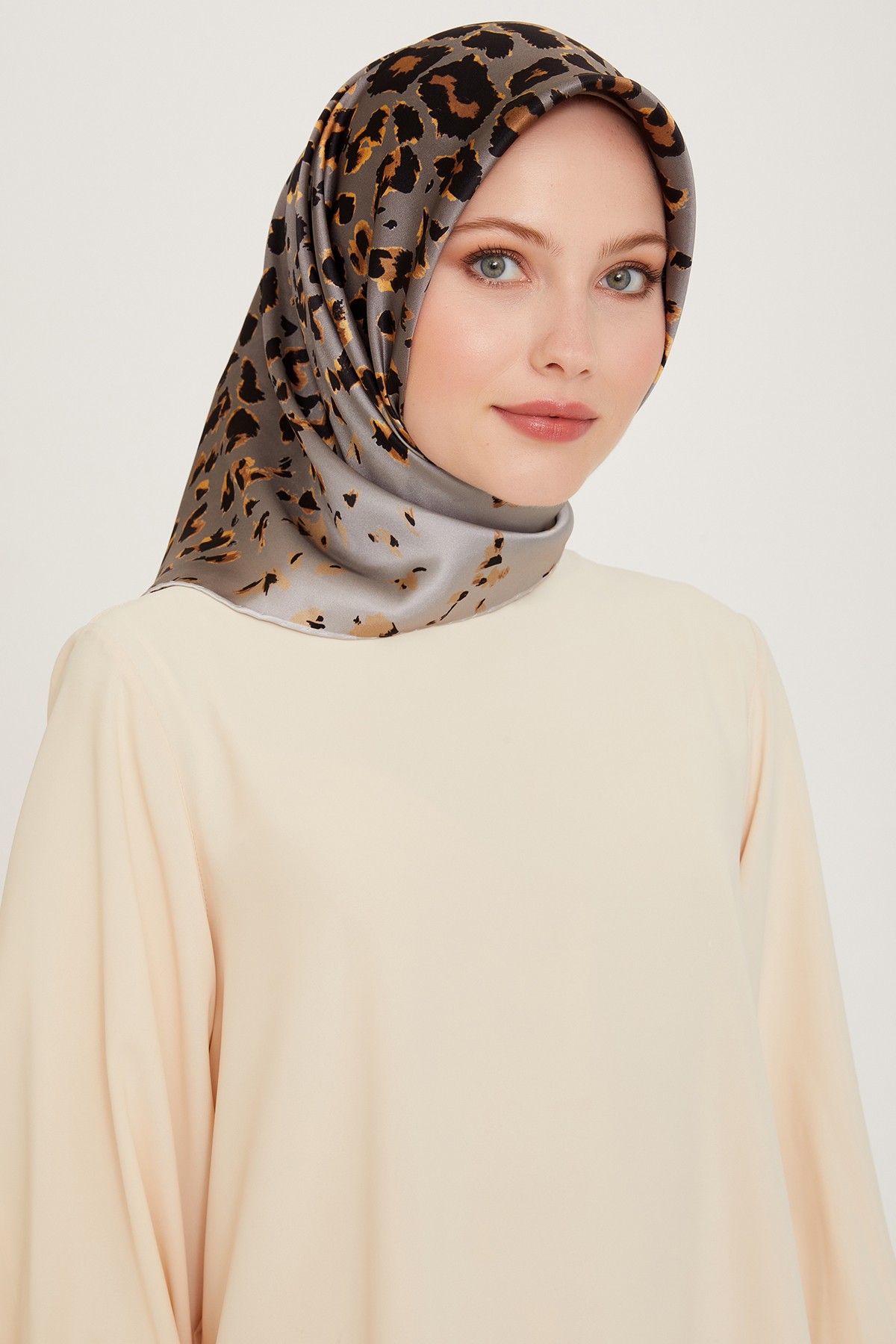 Armine Nostalji Serisi İpek Twill Eşarp 9249D-31