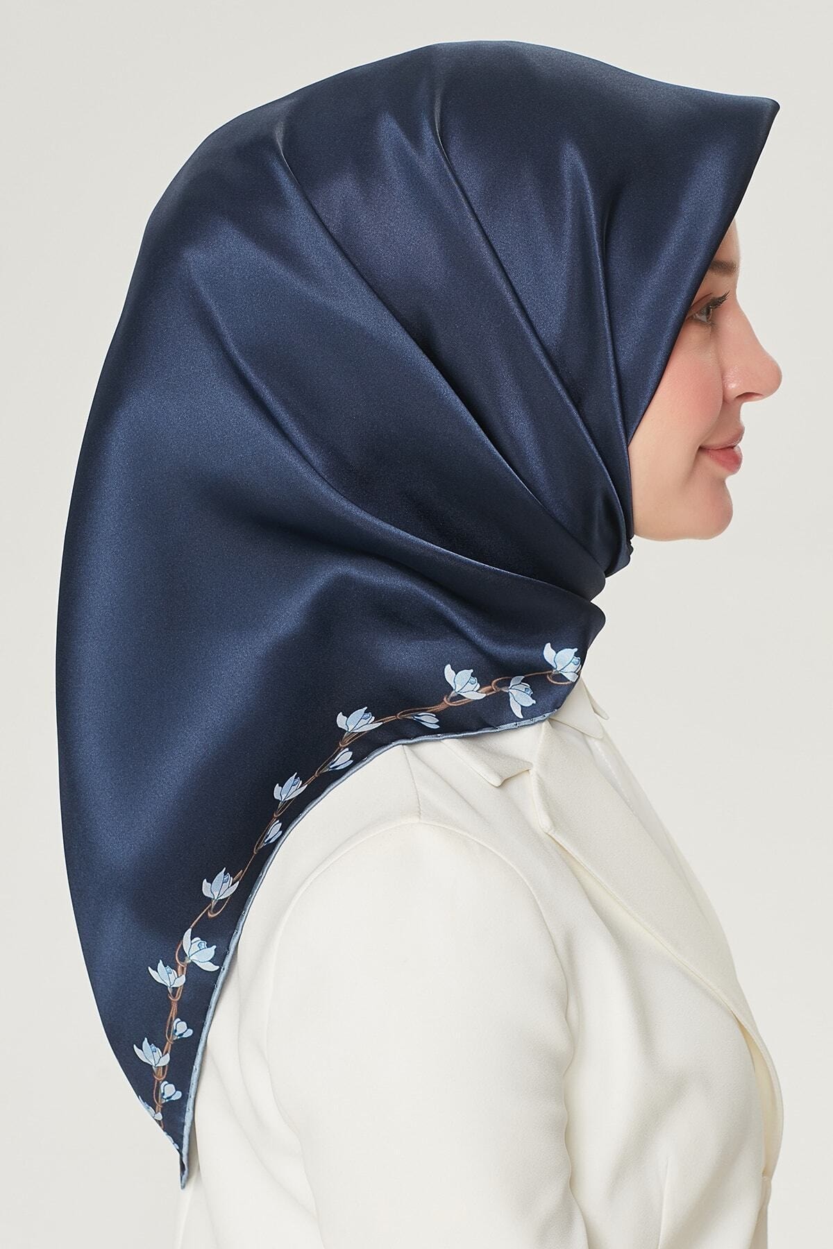 Armine Nostalji Serisi İpek Twill Eşarp 8553D-80