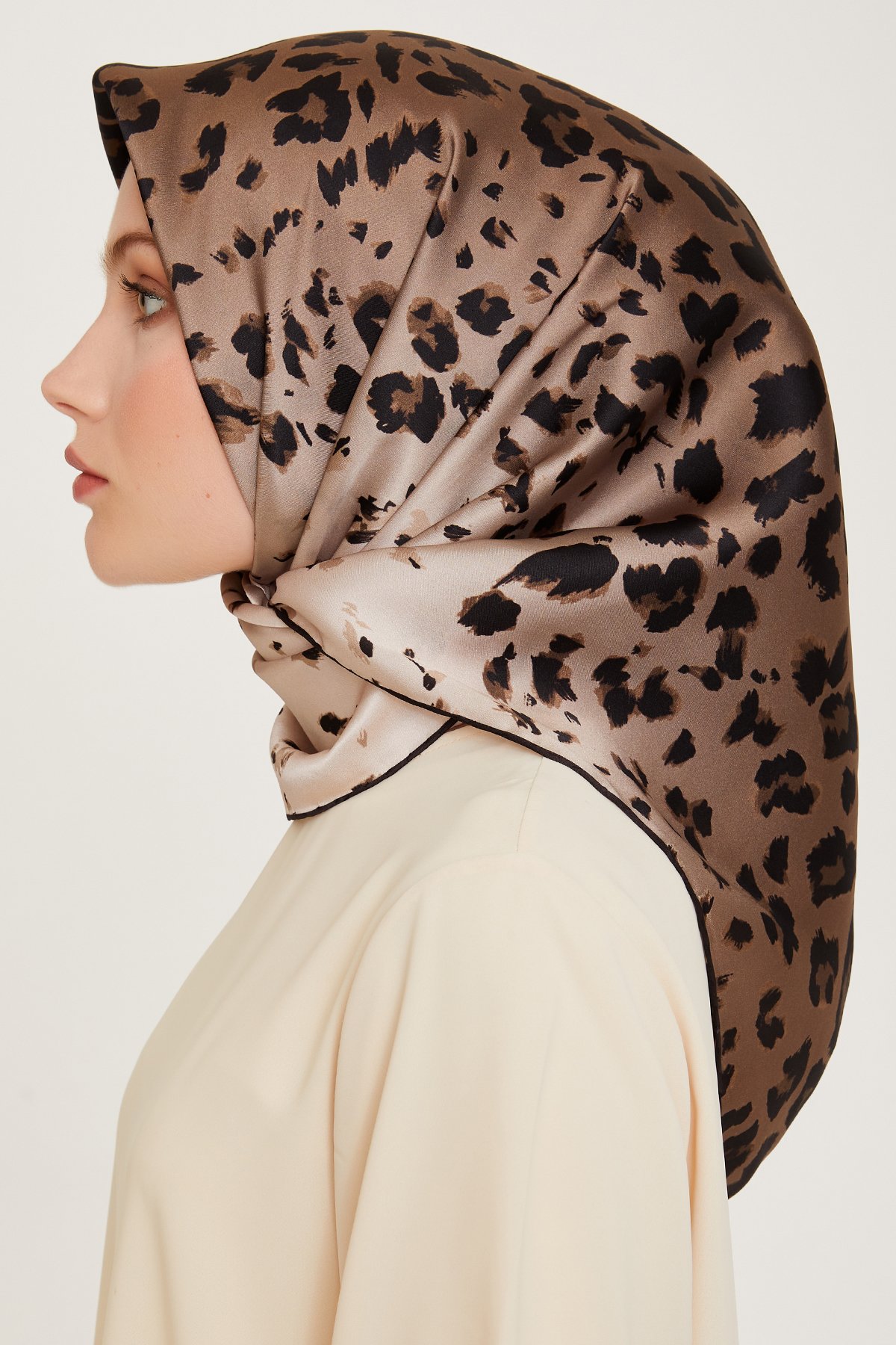 Armine Nostalji Serisi İpek Twill Eşarp 9249D-03