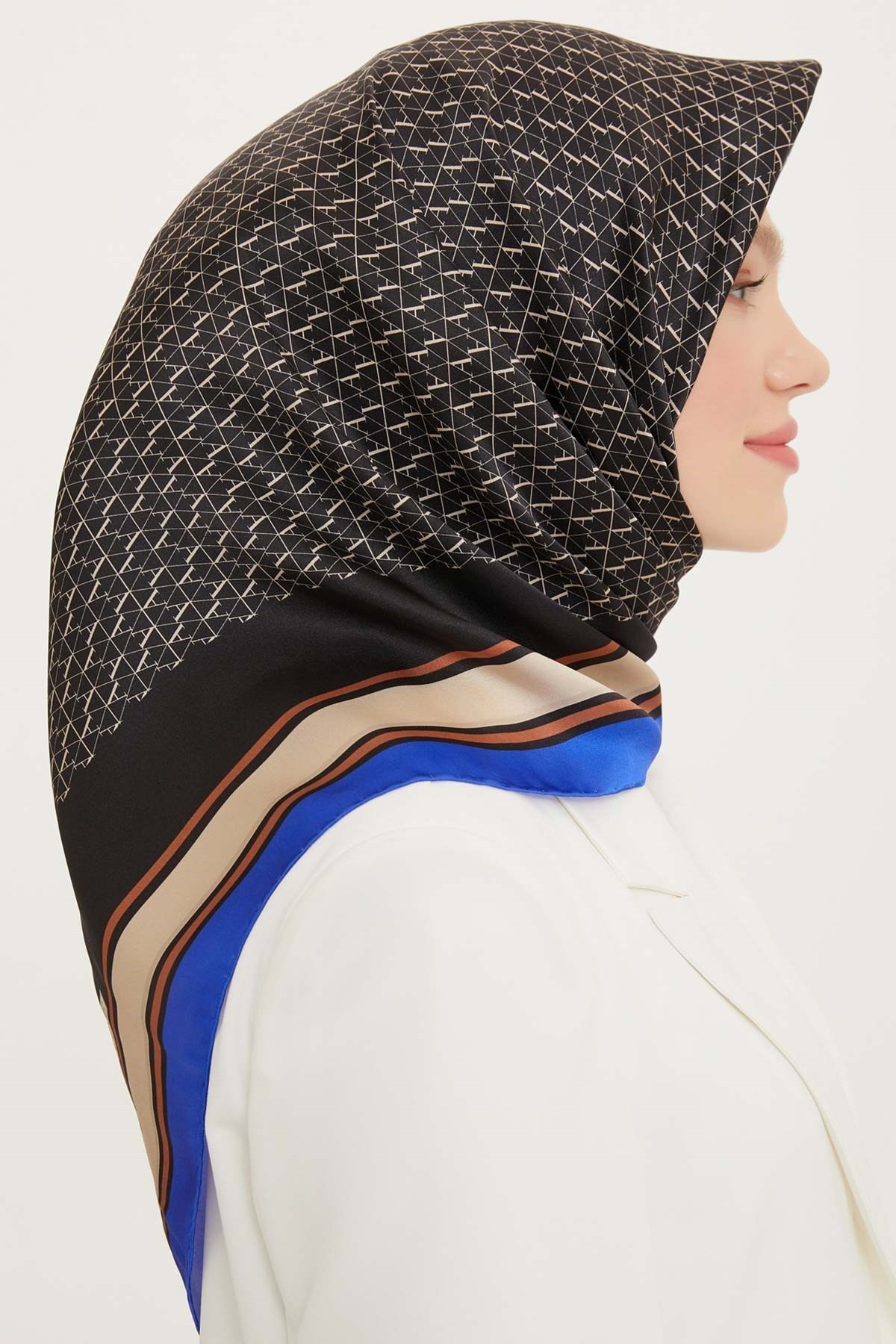 Armine Nostalji Serisi İpek Twill Eşarp 8724D-38