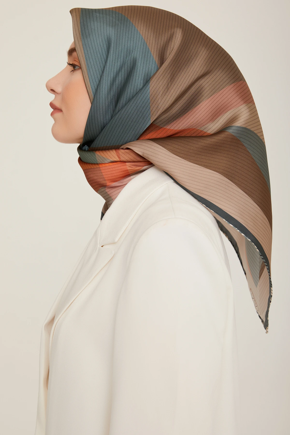 Nostalji Serisi Sura İpek Eşarp 8836DS