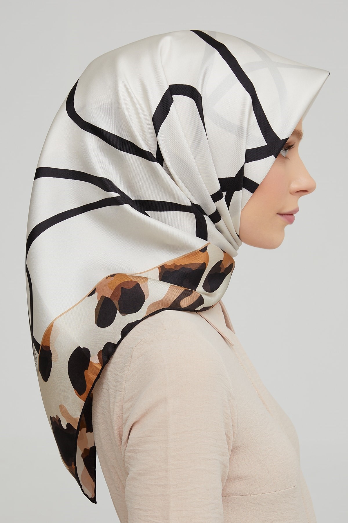 Armine Nostalji Serisi İpek Twill Eşarp 8653D-31