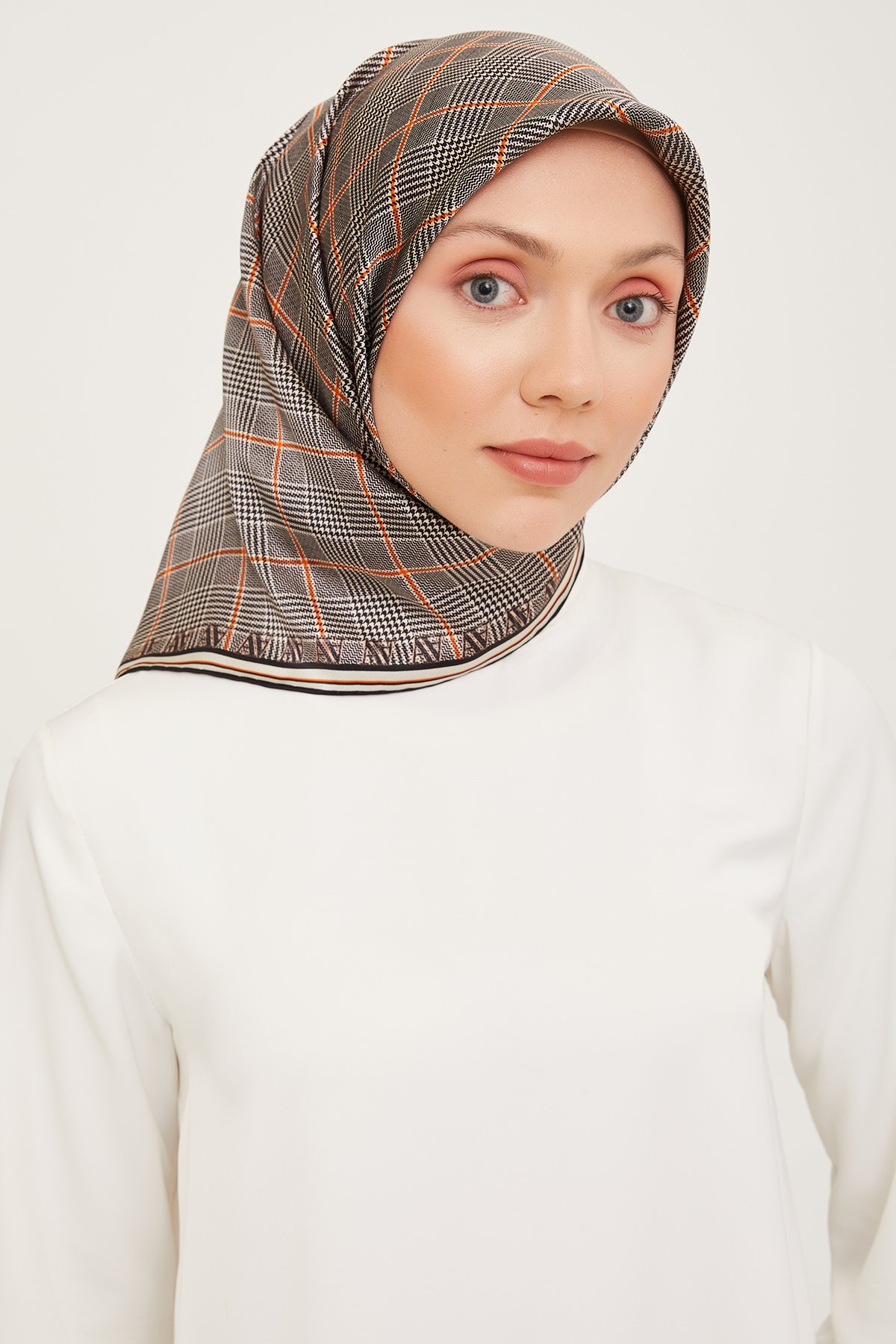 Armine Nostalji Serisi Sura İpek Eşarp 9029DS-56