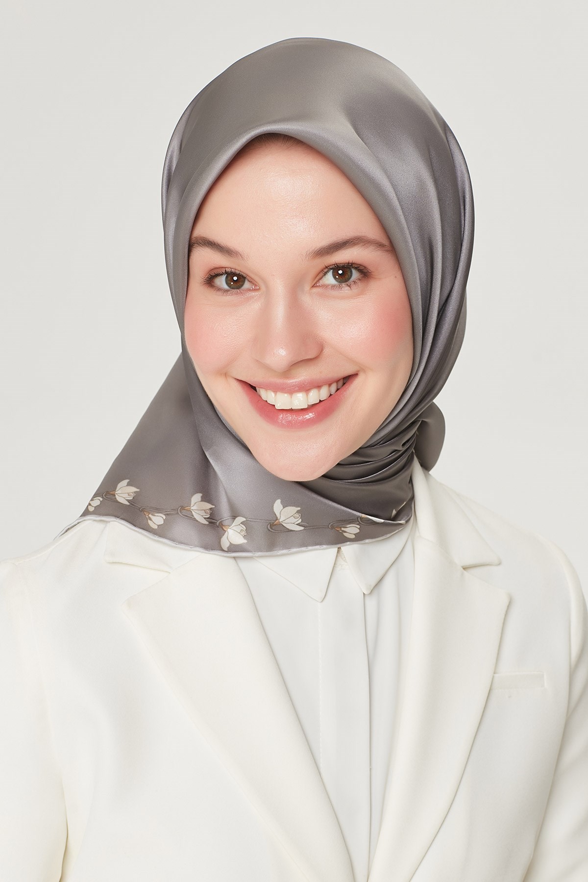 Armine Nostalji Serisi İpek Twill Eşarp 8553D-89