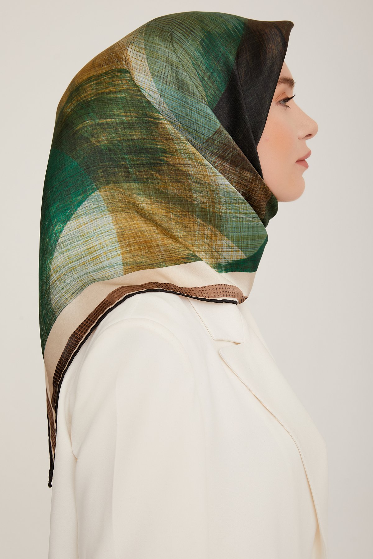 Armine Nostalji Serisi İpek Twill Eşarp 8830D-31