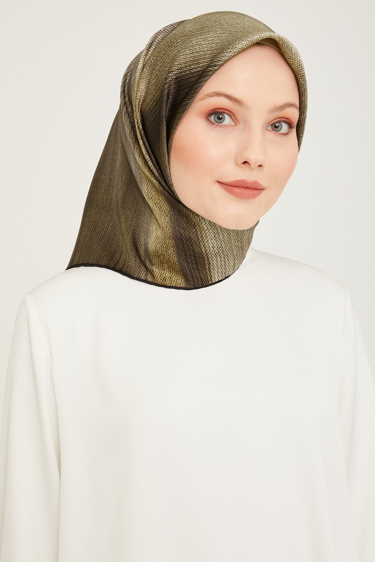 Armine Nostalji Serisi Twill İpek Eşarp 9017D-03