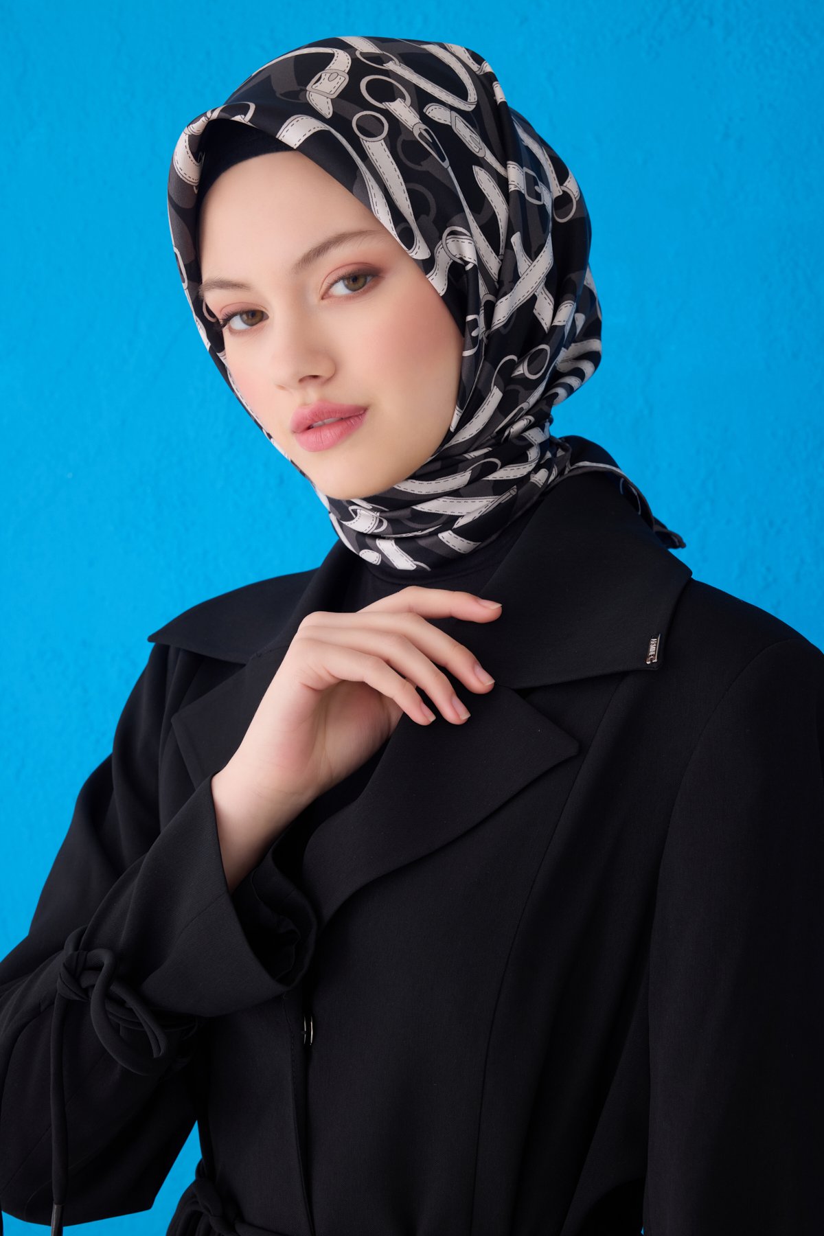 Belli Twill İpek Eşarp 4125D - SİYAH-KREM