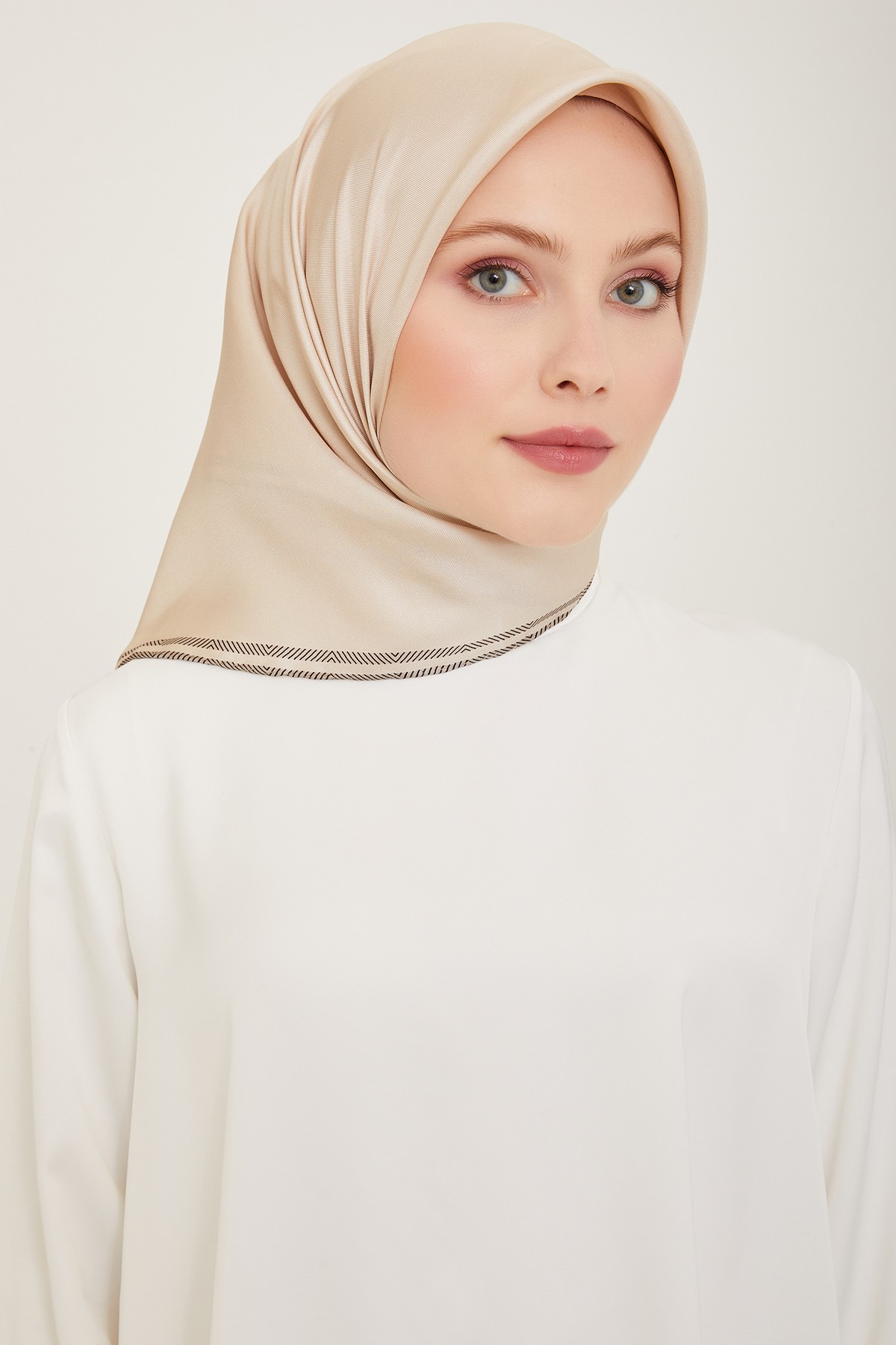 Belli Twill İpek Eşarp 4009D - Nohut Beji-08