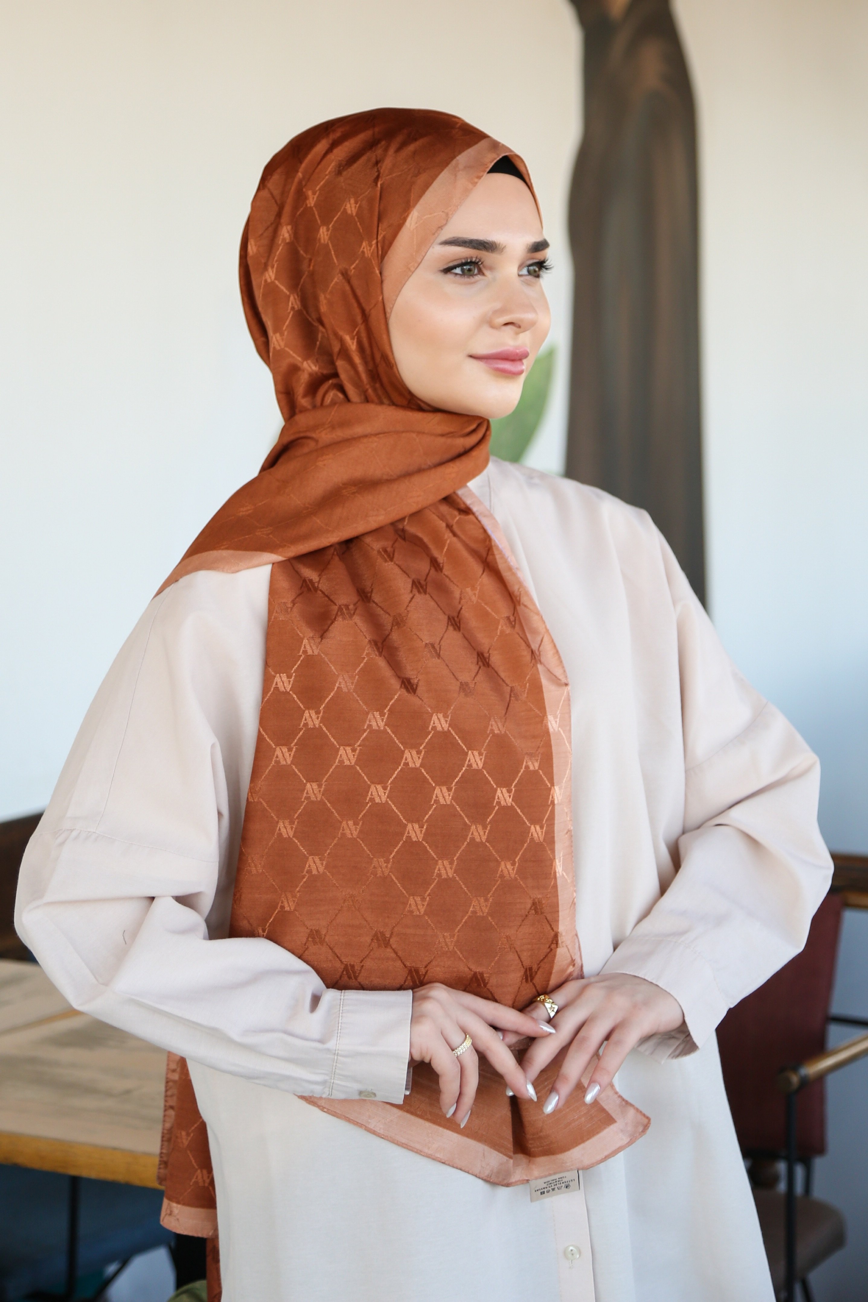Armine Trend Monogram Şal 2