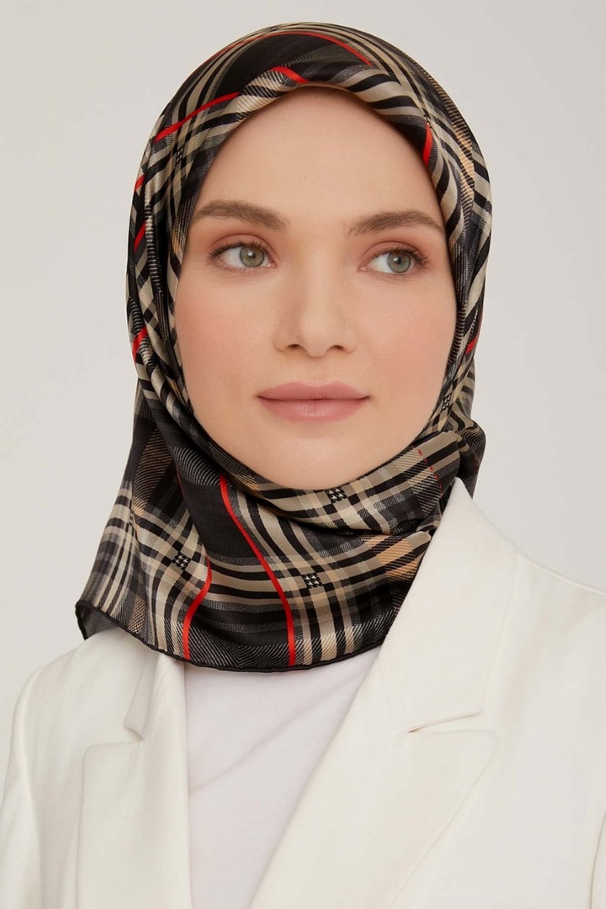 Armine Nostalji Serisi Sura İpek Eşarp 8852DS - 09-Siyah-Kırmızı