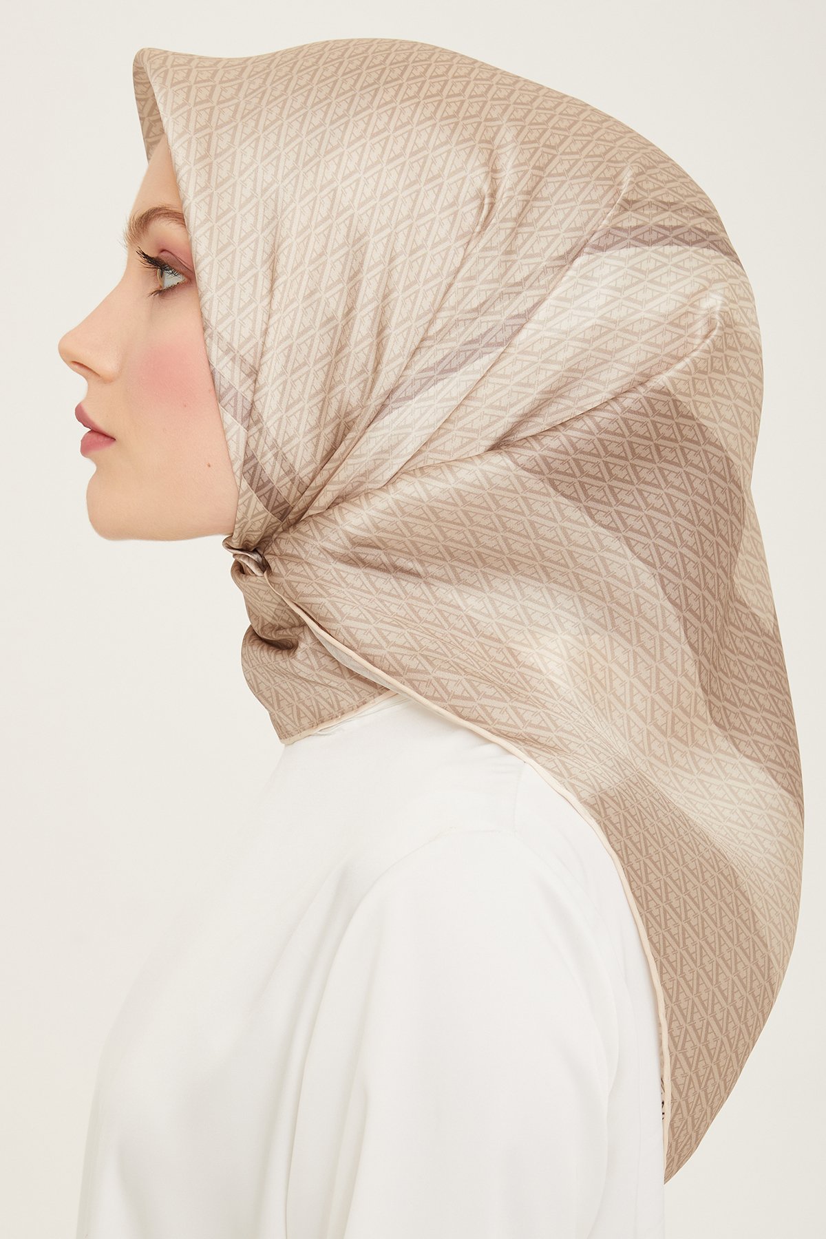 Armine Nostalji Serisi İpek Twill Eşarp 9111D-08