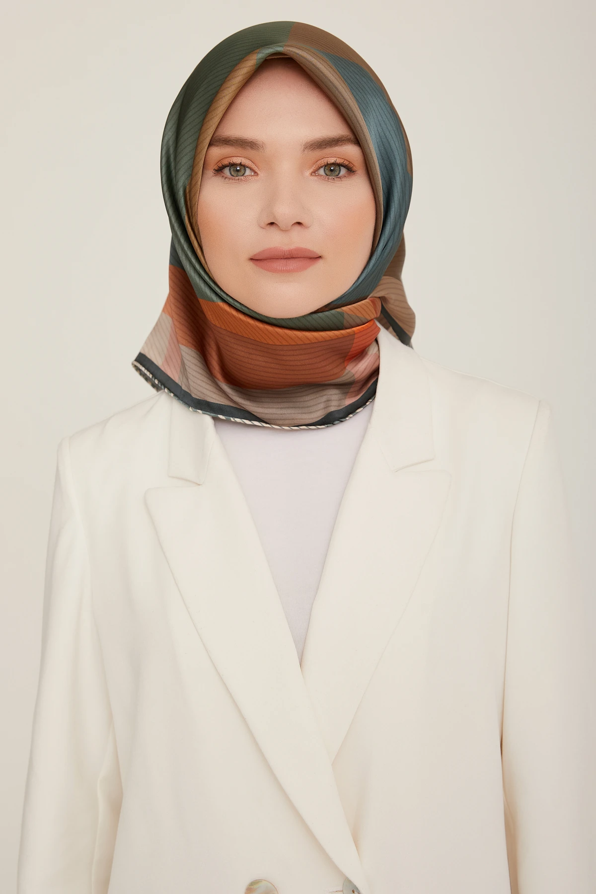 Nostalji Serisi Sura İpek Eşarp 8836DS