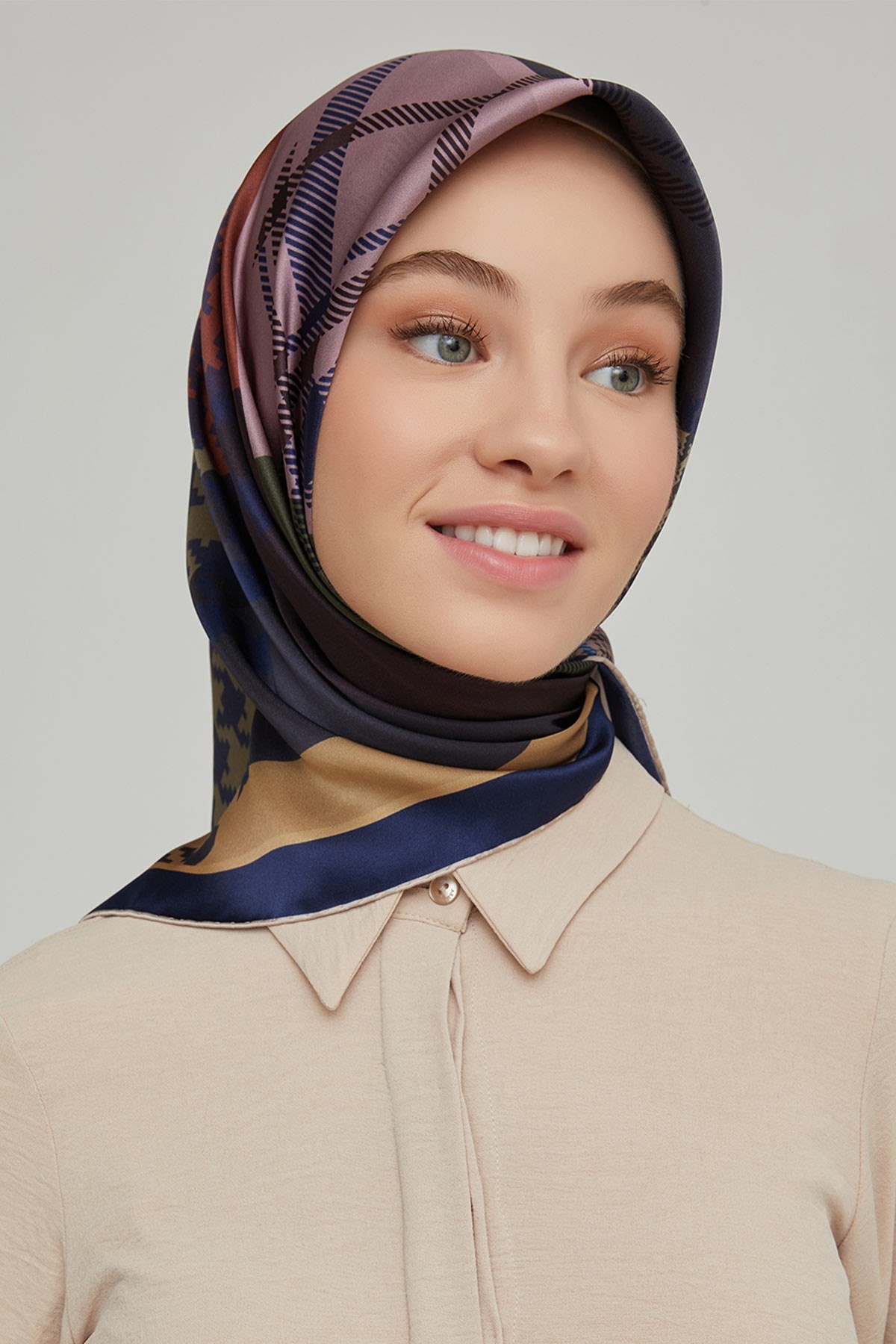 Armine Nostalji Serisi İpek Twill Eşarp 8620D-39
