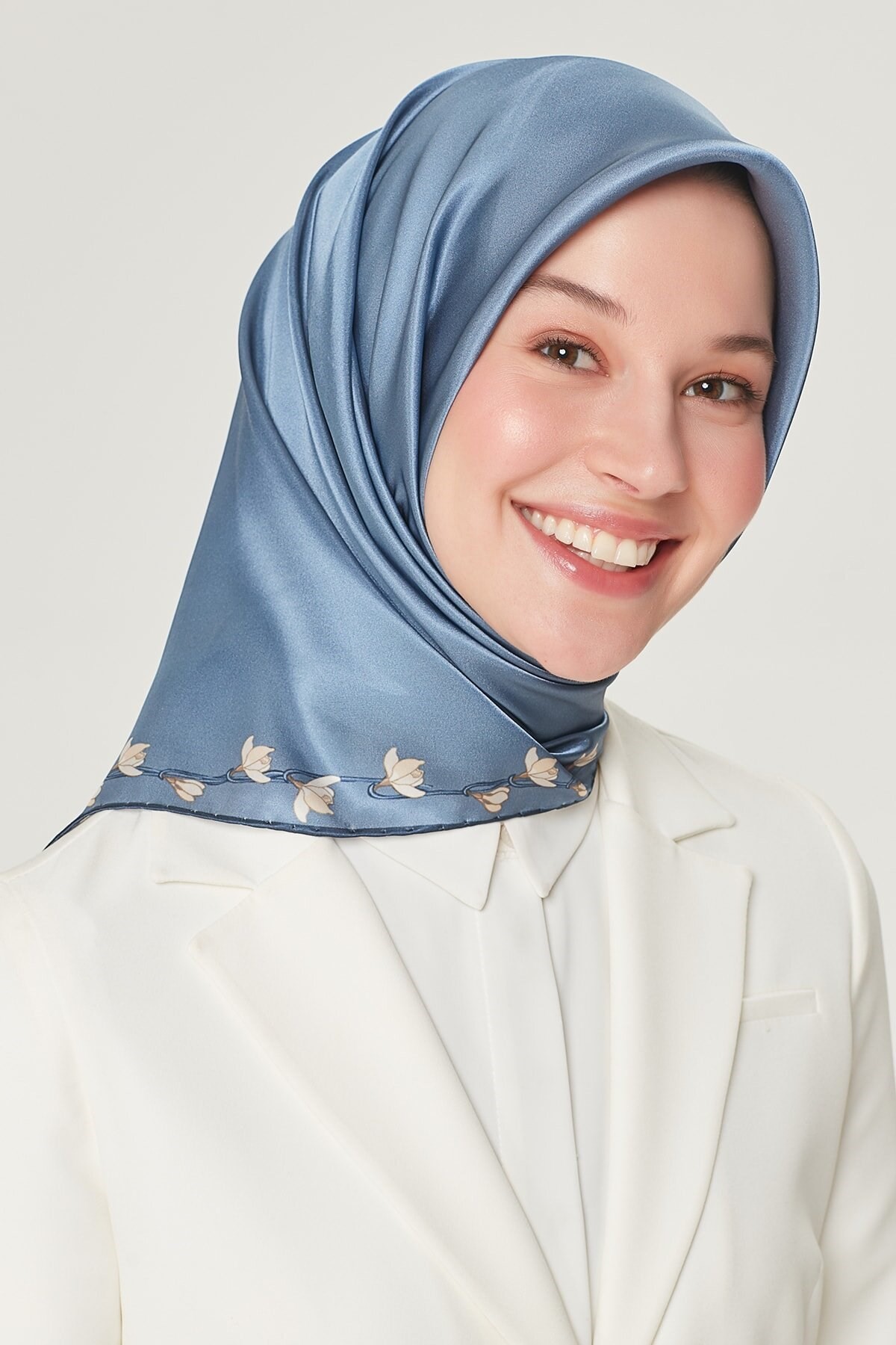 Armine Yeni Sezon 2022 İlkbahar Yaz Serisi %100 İPEK Twill Eşarp 8553D-82