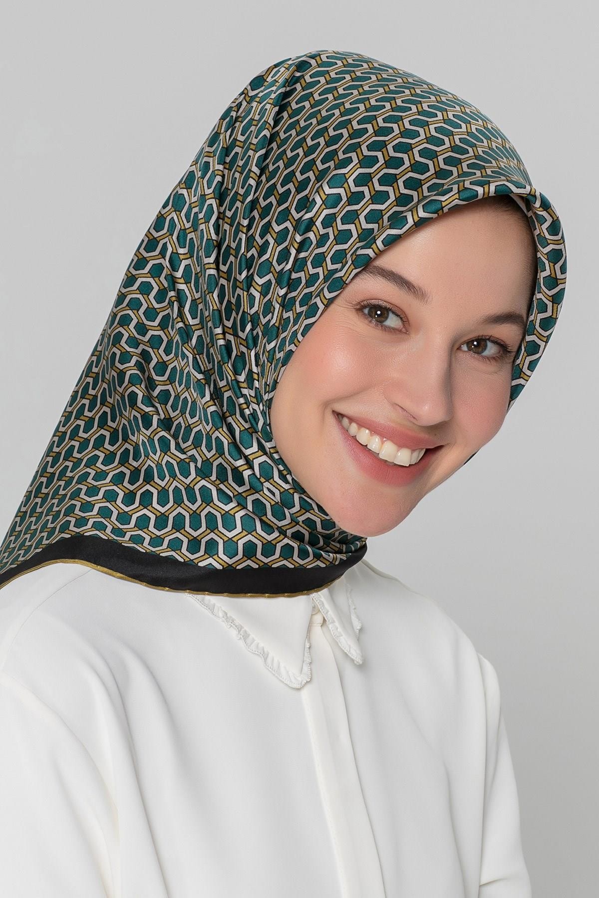 Armine Nostalji Serisi Twill İpek Eşarp 8401D-82