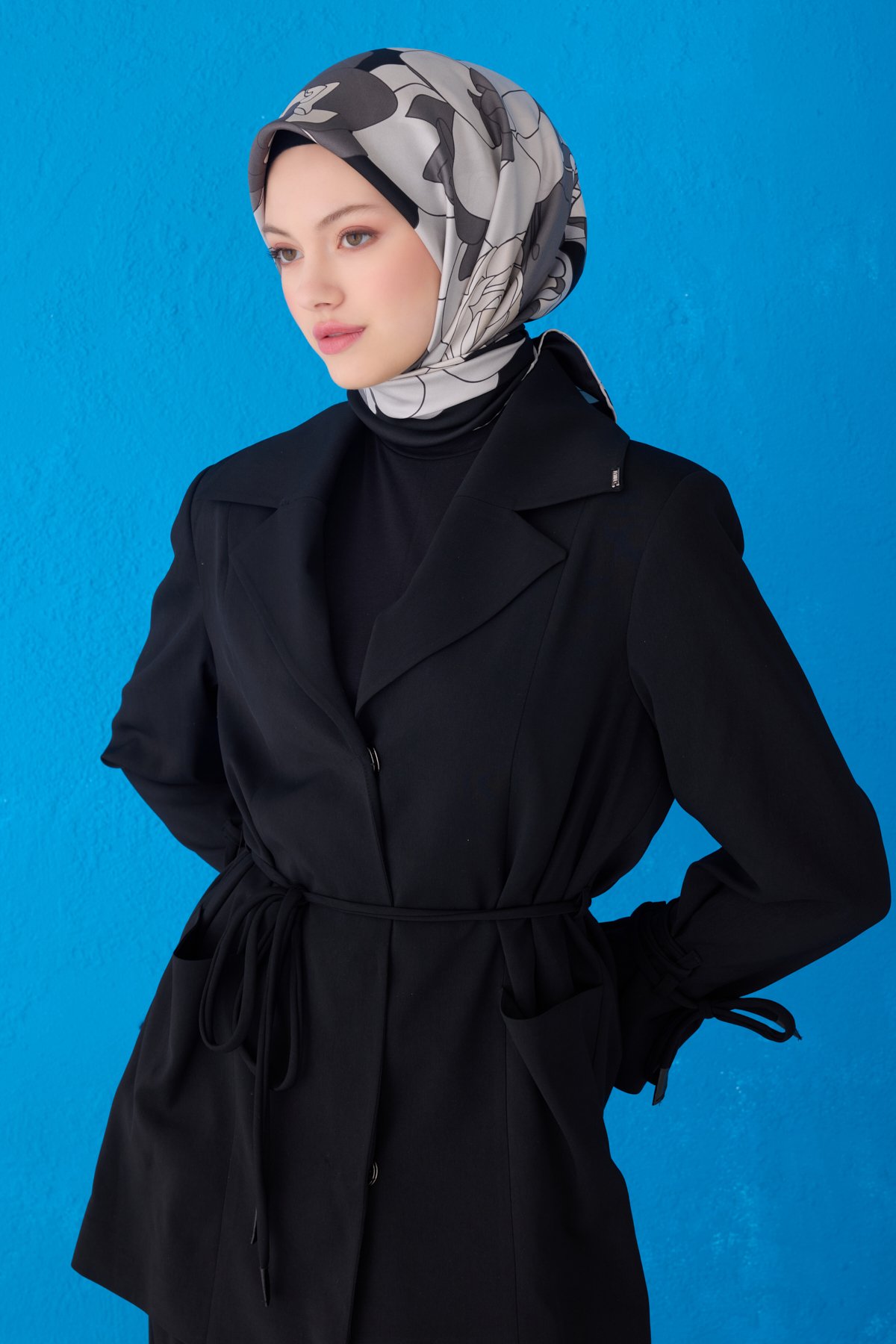 Belli Twill İpek Eşarp 4127D - SİYAH-ÇOK RENKLİ