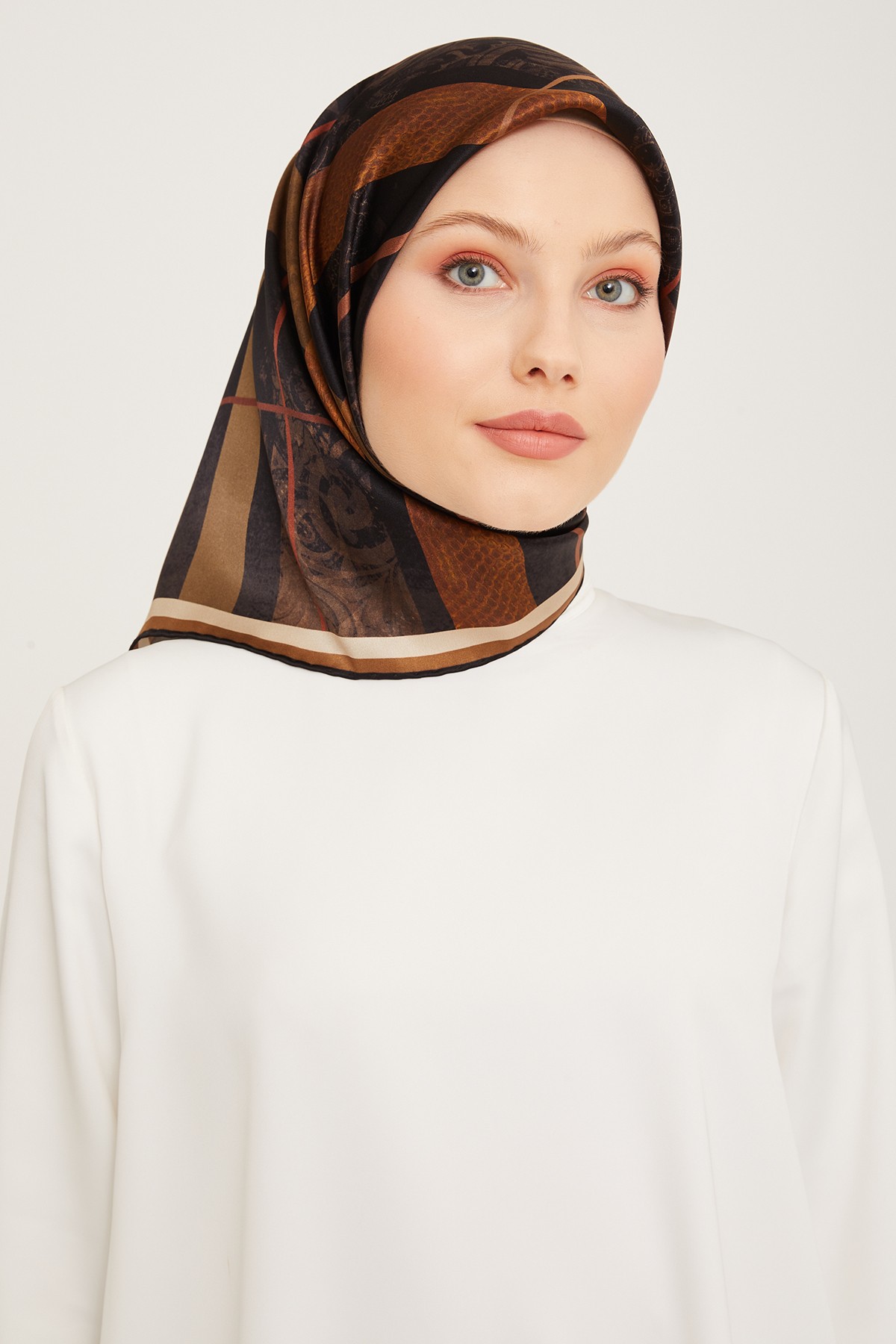 Armine Nostalji Serisi İpek Twill Eşarp 9023D-05